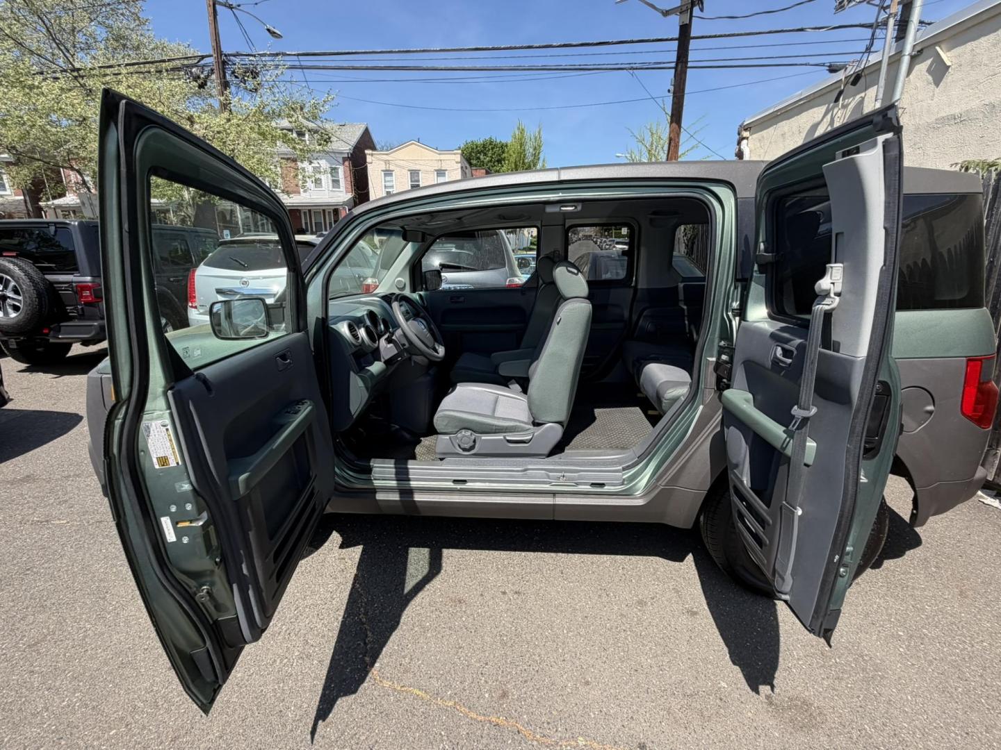 2004 /Gray Honda Element EX 4WD AT w/ Front Side Airbags (5J6YH28674L) with an 2.4L L4 DOHC 16V engine, 4-Speed Automatic Overdrive transmission, located at 1018 Brunswick Ave, Trenton, NJ, 08638, (609) 989-0900, 40.240086, -74.748085 - Very clean and very well maintained AWD Honda Element EX! Just serviced and detailed to perfection and ready for next owner to enjoy! Please call Anthony to set up an appointment to see and drive. 609-273-5100 - Photo#33