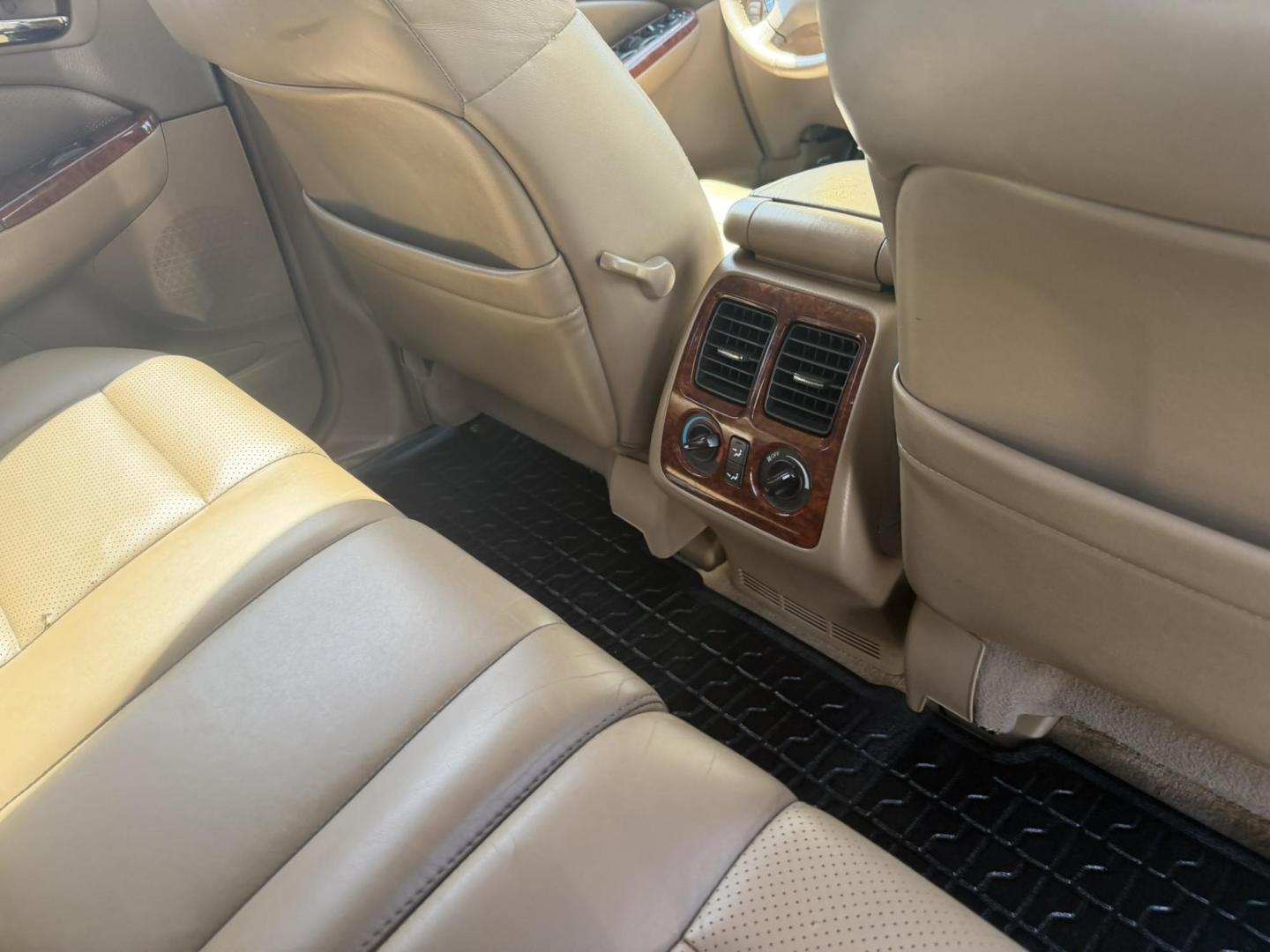 2003 White /Tan Leather Acura MDX Touring with Rear DVD System (2HNYD18733H) with an 3.5L V6 SOHC 24V engine, 5-Speed Automatic Overdrive transmission, located at 1018 Brunswick Ave, Trenton, NJ, 08638, (609) 989-0900, 40.240086, -74.748085 - This Touring model MDX is loaded up and super clean w so much great service history! You can buy this SUV w confidence. A great price for this reliable Acura. A must see and drive ASAP, please call Anthony to set up an appt. 609-273-5100 - Photo#24