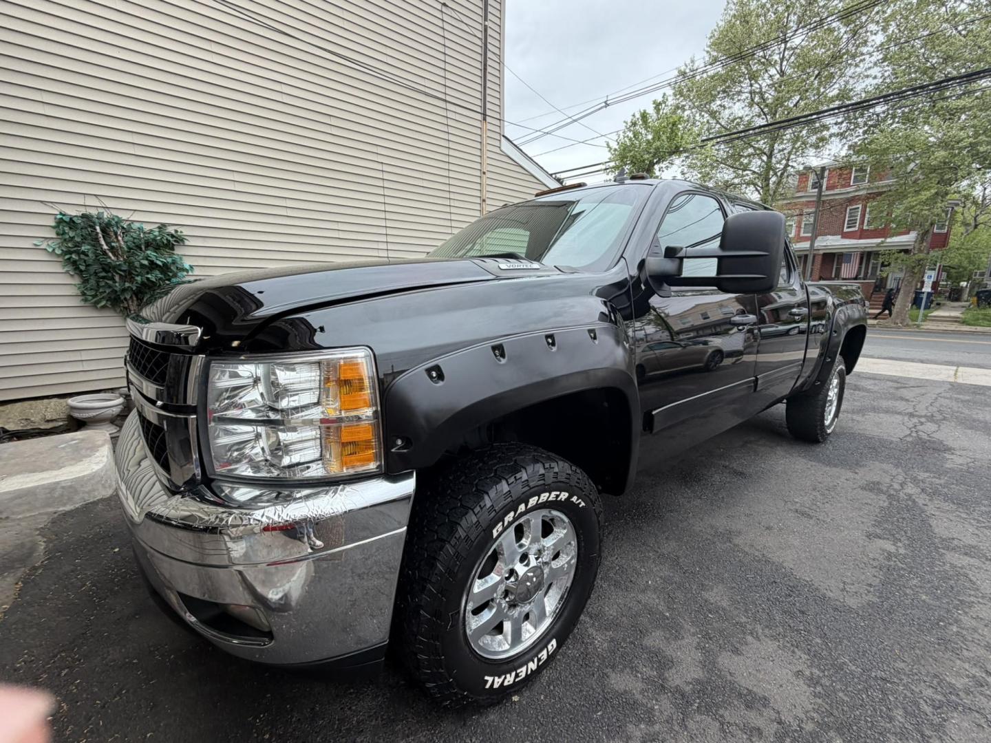 2012 BLACK /Black/gray Chevrolet Silverado 2500HD LT Crew Cab 4WD (1GC1KXCG0CF) with an 6.0L V8 OHV 16V FFV engine, 6-Speed Automatic transmission, located at 1018 Brunswick Ave, Trenton, NJ, 08638, (609) 989-0900, 40.240086, -74.748085 - Here is a great heavy duty 2500 Chevy Silverado! Crew Cab Black Beauty w Vortec 6.0 motor! Recently serviced and ready to get to work!! Financing available, Please call Anthony to set up an appt. to see and drive. 609-273-5100 - Photo#6