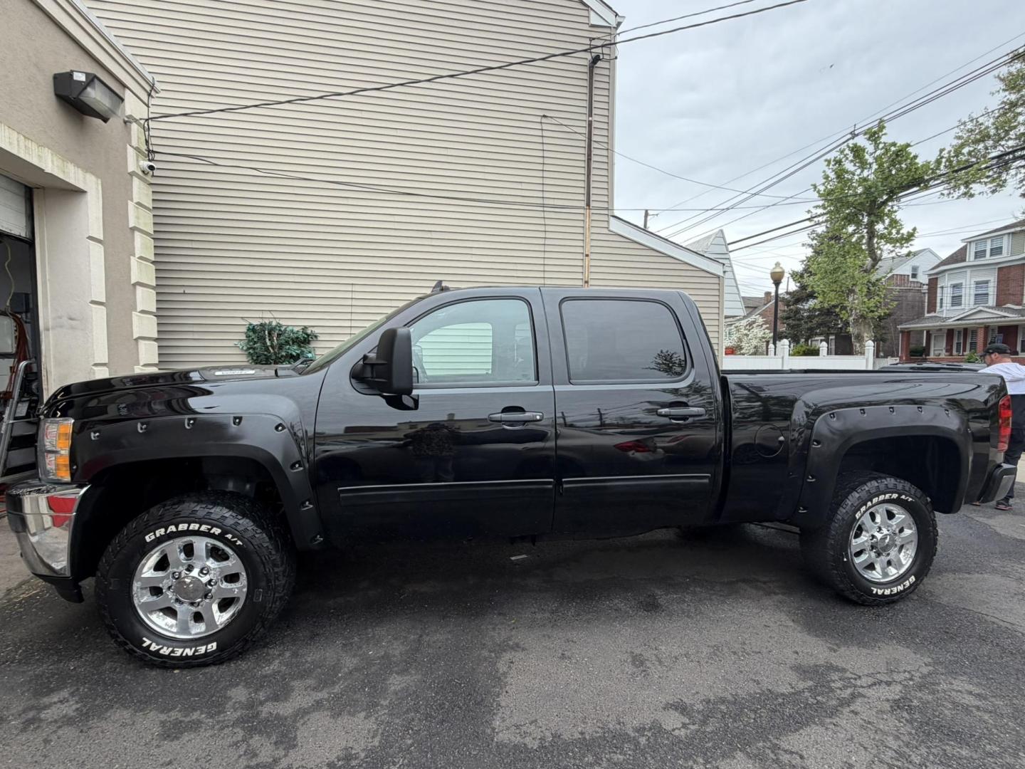 2012 BLACK /Black/gray Chevrolet Silverado 2500HD LT Crew Cab 4WD (1GC1KXCG0CF) with an 6.0L V8 OHV 16V FFV engine, 6-Speed Automatic transmission, located at 1018 Brunswick Ave, Trenton, NJ, 08638, (609) 989-0900, 40.240086, -74.748085 - Here is a great heavy duty 2500 Chevy Silverado! Crew Cab Black Beauty w Vortec 6.0 motor! Recently serviced and ready to get to work!! Financing available, Please call Anthony to set up an appt. to see and drive. 609-273-5100 - Photo#2