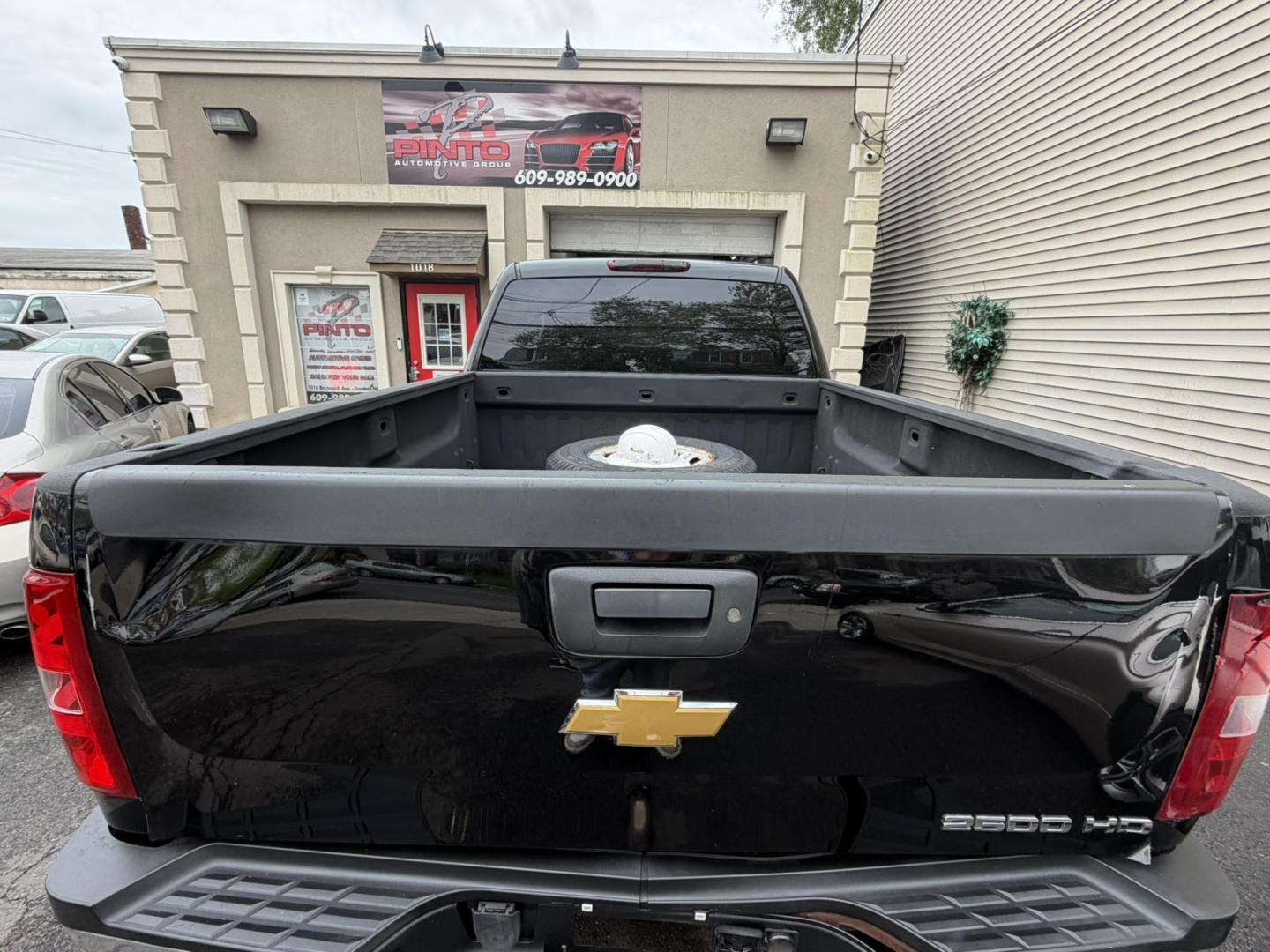 2012 BLACK /Black/gray Chevrolet Silverado 2500HD LT Crew Cab 4WD (1GC1KXCG0CF) with an 6.0L V8 OHV 16V FFV engine, 6-Speed Automatic transmission, located at 1018 Brunswick Ave, Trenton, NJ, 08638, (609) 989-0900, 40.240086, -74.748085 - Here is a great heavy duty 2500 Chevy Silverado! Crew Cab Black Beauty w Vortec 6.0 motor! Recently serviced and ready to get to work!! Financing available, Please call Anthony to set up an appt. to see and drive. 609-273-5100 - Photo#7