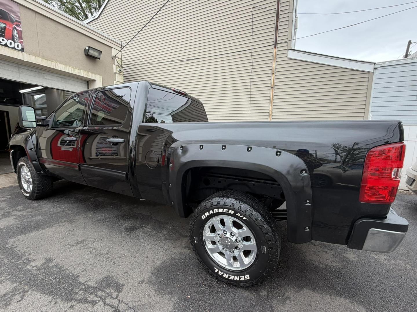 2012 BLACK /Black/gray Chevrolet Silverado 2500HD LT Crew Cab 4WD (1GC1KXCG0CF) with an 6.0L V8 OHV 16V FFV engine, 6-Speed Automatic transmission, located at 1018 Brunswick Ave, Trenton, NJ, 08638, (609) 989-0900, 40.240086, -74.748085 - Here is a great heavy duty 2500 Chevy Silverado! Crew Cab Black Beauty w Vortec 6.0 motor! Recently serviced and ready to get to work!! Financing available, Please call Anthony to set up an appt. to see and drive. 609-273-5100 - Photo#8