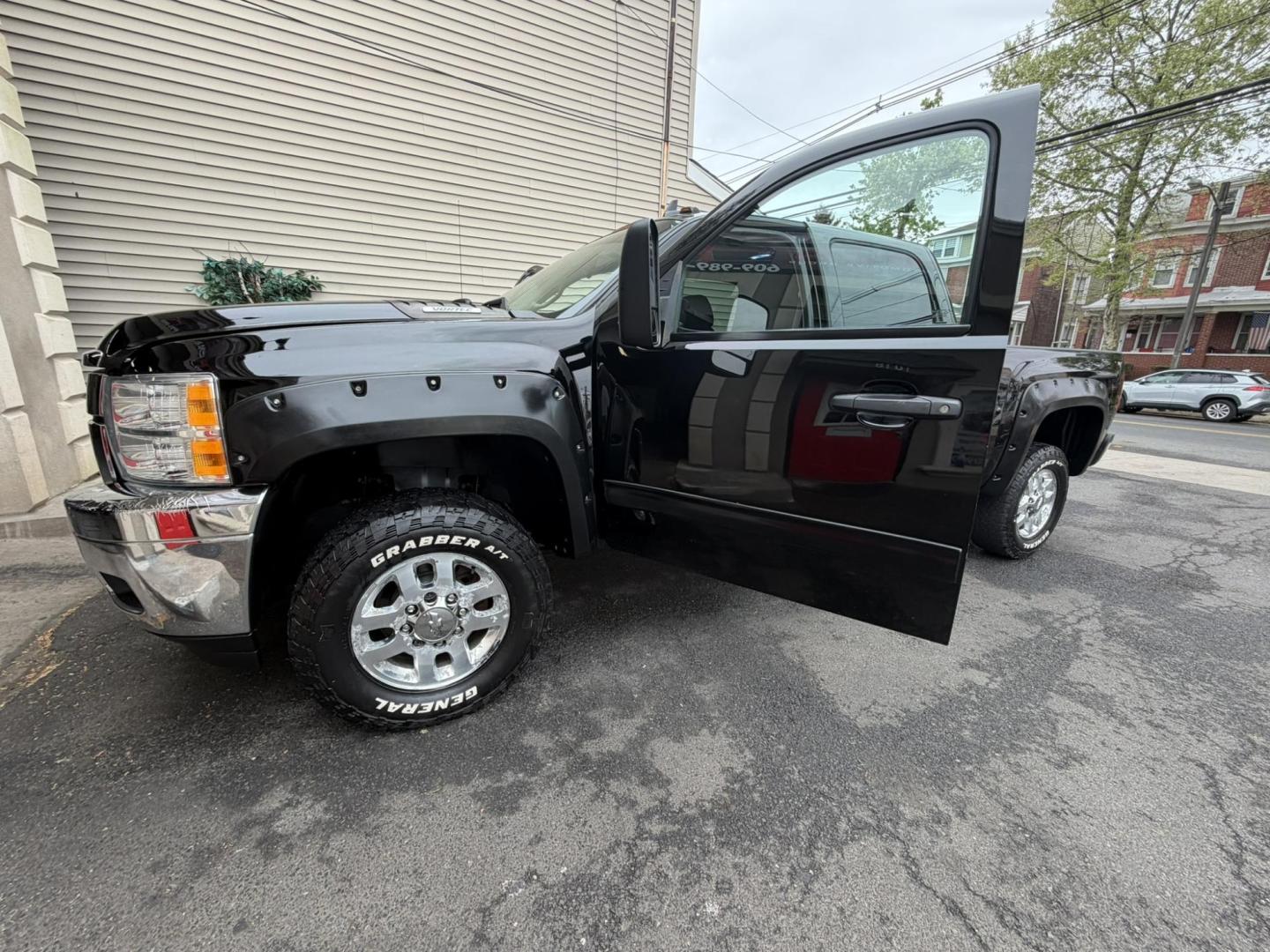 2012 BLACK /Black/gray Chevrolet Silverado 2500HD LT Crew Cab 4WD (1GC1KXCG0CF) with an 6.0L V8 OHV 16V FFV engine, 6-Speed Automatic transmission, located at 1018 Brunswick Ave, Trenton, NJ, 08638, (609) 989-0900, 40.240086, -74.748085 - Here is a great heavy duty 2500 Chevy Silverado! Crew Cab Black Beauty w Vortec 6.0 motor! Recently serviced and ready to get to work!! Financing available, Please call Anthony to set up an appt. to see and drive. 609-273-5100 - Photo#10