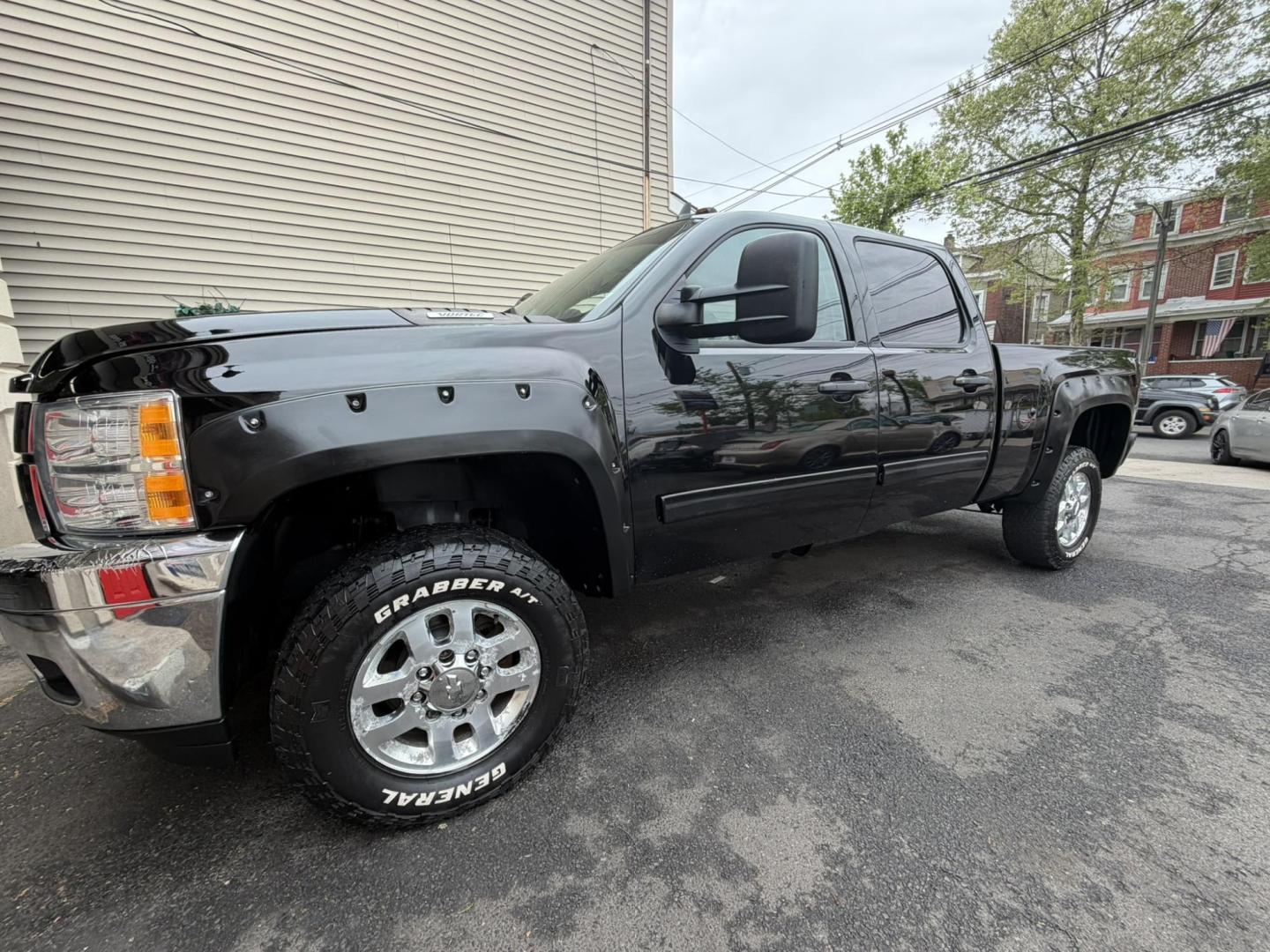 2012 BLACK /Black/gray Chevrolet Silverado 2500HD LT Crew Cab 4WD (1GC1KXCG0CF) with an 6.0L V8 OHV 16V FFV engine, 6-Speed Automatic transmission, located at 1018 Brunswick Ave, Trenton, NJ, 08638, (609) 989-0900, 40.240086, -74.748085 - Here is a great heavy duty 2500 Chevy Silverado! Crew Cab Black Beauty w Vortec 6.0 motor! Recently serviced and ready to get to work!! Financing available, Please call Anthony to set up an appt. to see and drive. 609-273-5100 - Photo#11
