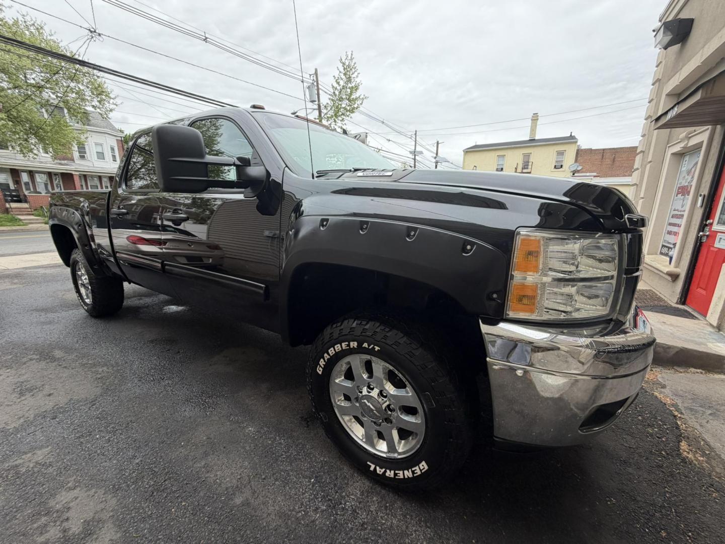 2012 BLACK /Black/gray Chevrolet Silverado 2500HD LT Crew Cab 4WD (1GC1KXCG0CF) with an 6.0L V8 OHV 16V FFV engine, 6-Speed Automatic transmission, located at 1018 Brunswick Ave, Trenton, NJ, 08638, (609) 989-0900, 40.240086, -74.748085 - Here is a great heavy duty 2500 Chevy Silverado! Crew Cab Black Beauty w Vortec 6.0 motor! Recently serviced and ready to get to work!! Financing available, Please call Anthony to set up an appt. to see and drive. 609-273-5100 - Photo#12