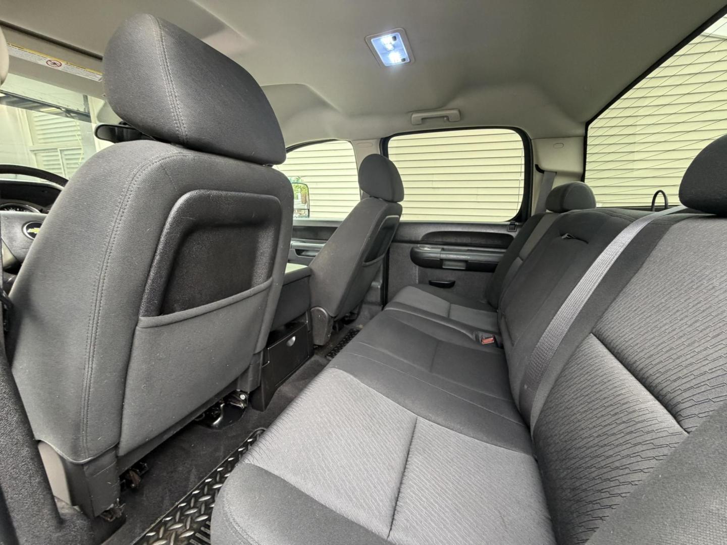 2012 BLACK /Black/gray Chevrolet Silverado 2500HD LT Crew Cab 4WD (1GC1KXCG0CF) with an 6.0L V8 OHV 16V FFV engine, 6-Speed Automatic transmission, located at 1018 Brunswick Ave, Trenton, NJ, 08638, (609) 989-0900, 40.240086, -74.748085 - Here is a great heavy duty 2500 Chevy Silverado! Crew Cab Black Beauty w Vortec 6.0 motor! Recently serviced and ready to get to work!! Financing available, Please call Anthony to set up an appt. to see and drive. 609-273-5100 - Photo#17