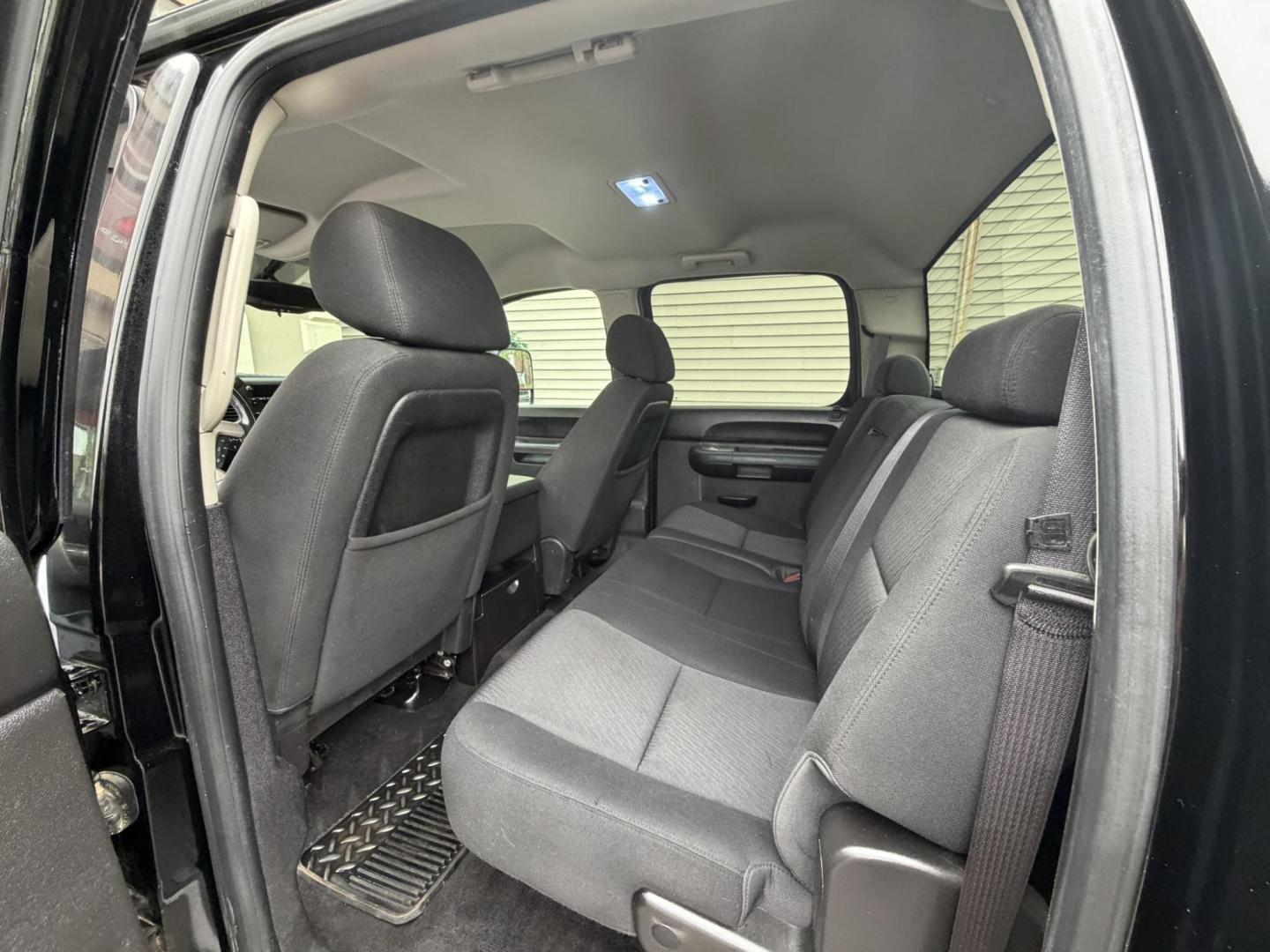 2012 BLACK /Black/gray Chevrolet Silverado 2500HD LT Crew Cab 4WD (1GC1KXCG0CF) with an 6.0L V8 OHV 16V FFV engine, 6-Speed Automatic transmission, located at 1018 Brunswick Ave, Trenton, NJ, 08638, (609) 989-0900, 40.240086, -74.748085 - Here is a great heavy duty 2500 Chevy Silverado! Crew Cab Black Beauty w Vortec 6.0 motor! Recently serviced and ready to get to work!! Financing available, Please call Anthony to set up an appt. to see and drive. 609-273-5100 - Photo#22