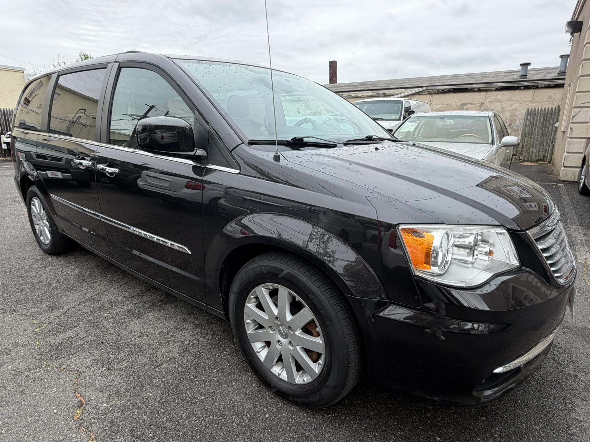photo of 2015 Chrysler Town & Country Touring