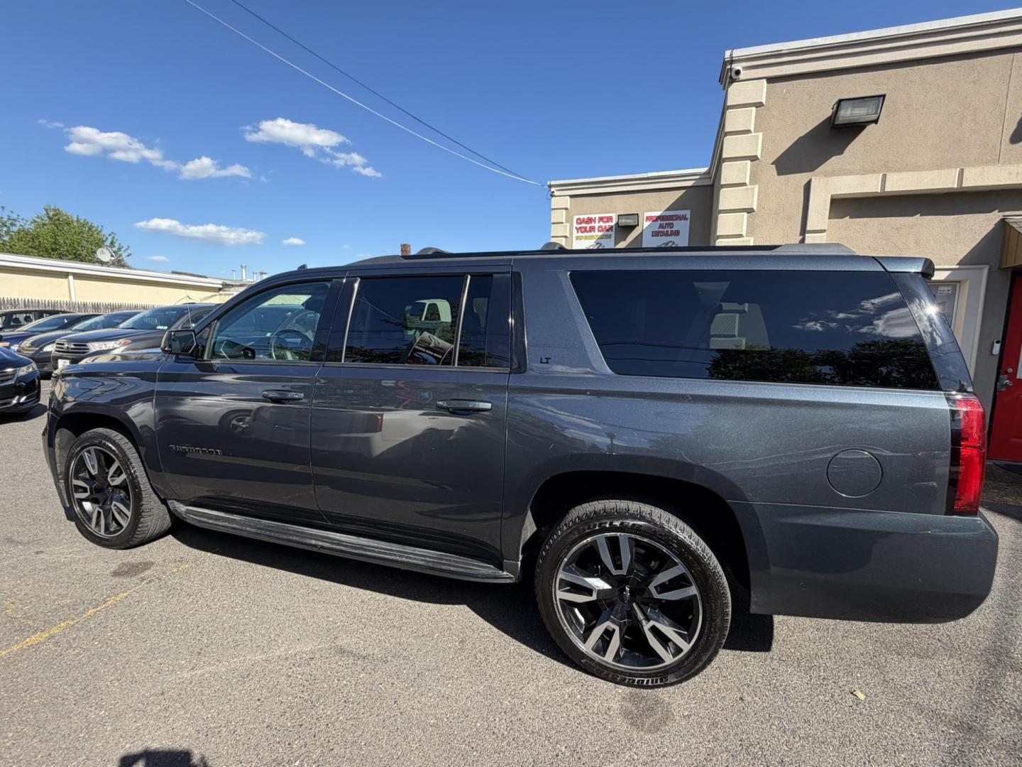 2019 GRAY /Black Leather Chevrolet Suburban LT 4WD (1GNSKHKC7KR) with an 5.3L V8 OHV 16V engine, 6A transmission, located at 1018 Brunswick Ave, Trenton, NJ, 08638, (609) 989-0900, 40.240086, -74.748085 - Here is really nice Chevy Suburban LT. Fully Loaded and serviced up! A real clean vehicle that is ready for the road! Financing Available. Please call Anthony to set up an appt. to see this beautiful SUV! 609-273-5100 - Photo#11