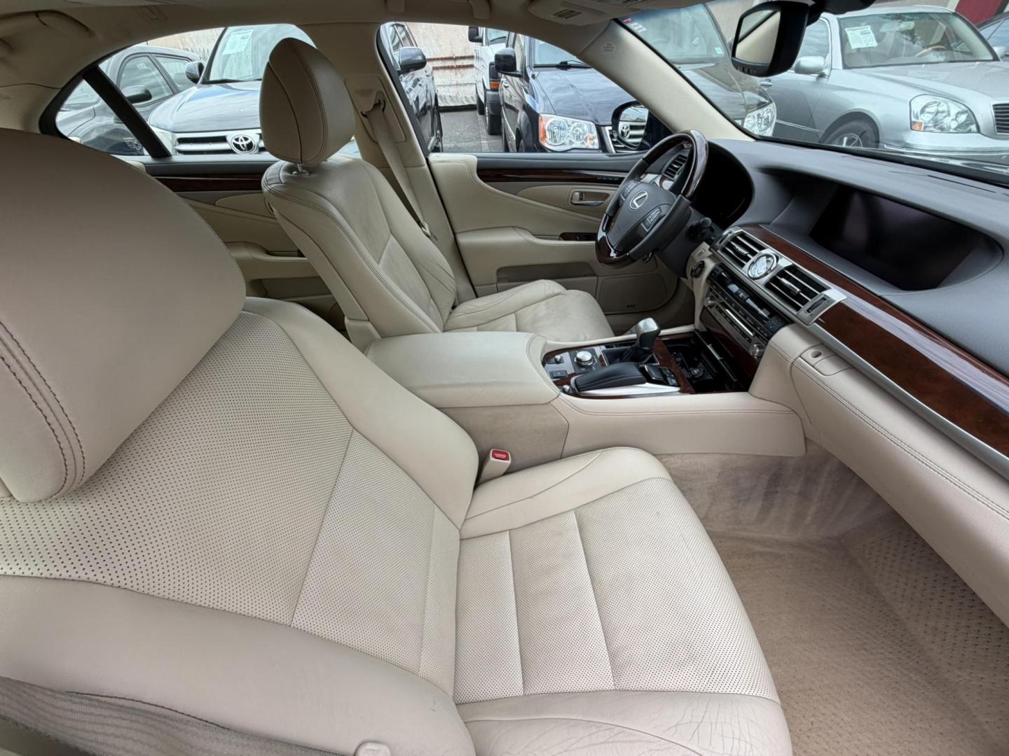 2013 BLACK /Tan Leather Lexus LS 460 Luxury Sedan AWD (JTHCL5EF2D5) with an 4.6L V8 DOHC 32V engine, 8-Speed Automatic transmission, located at 1018 Brunswick Ave, Trenton, NJ, 08638, (609) 989-0900, 40.240086, -74.748085 - Wow, this 1 owner Black Beauty is so clean and nice! Serviced up and ready to go with under 80k pampered miles! A must see and drive to appreciate, Call Anthony to set up an appt. 609-273-5100. Financing available! - Photo#17