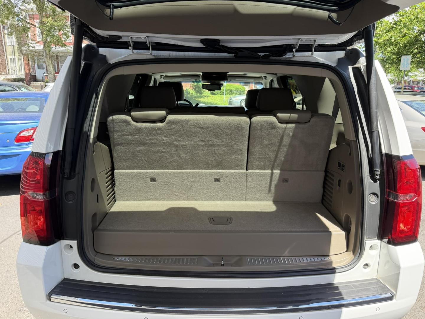 2015 White /Tan Chevrolet Tahoe LTZ 4WD (1GNSKCKC6FR) with an 5.3L V8 OHV 16V engine, 6-Speed Automatic transmission, located at 1018 Brunswick Ave, Trenton, NJ, 08638, (609) 989-0900, 40.240086, -74.748085 - Photo#19
