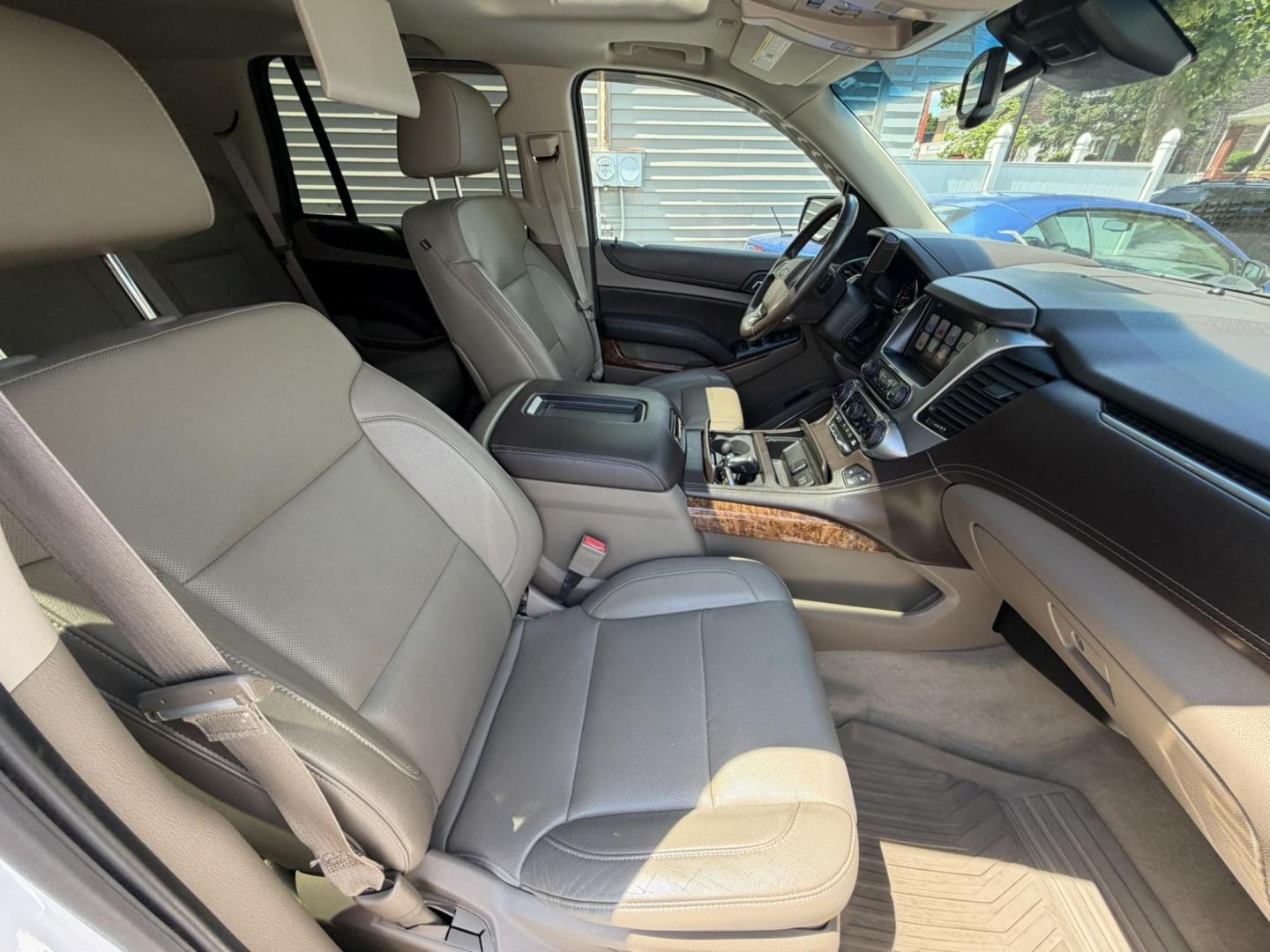 2015 White /Tan Chevrolet Tahoe LTZ 4WD (1GNSKCKC6FR) with an 5.3L V8 OHV 16V engine, 6-Speed Automatic transmission, located at 1018 Brunswick Ave, Trenton, NJ, 08638, (609) 989-0900, 40.240086, -74.748085 - Photo#29