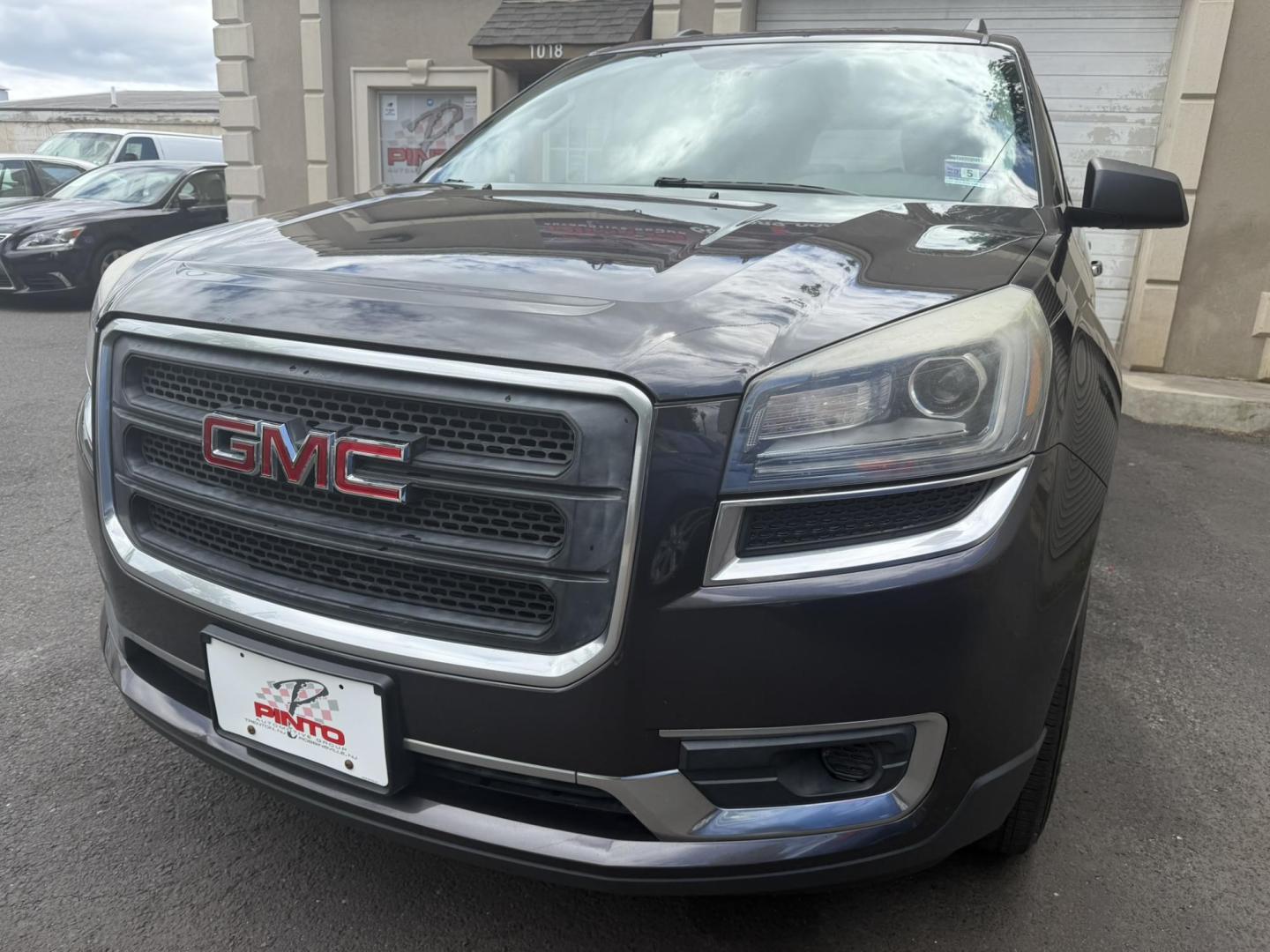 2015 GRAY /Black/gray GMC Acadia SLE-2 FWD (1GKKRPKD6FJ) with an 3.6L V6 DOHC 24V engine, 6-Speed Automatic transmission, located at 1018 Brunswick Ave, Trenton, NJ, 08638, (609) 989-0900, 40.240086, -74.748085 - This GMC is ready to go! Just serviced and detailed for the next owner. Sharp looking Acadia and must see and drive to appreciate. Call Anthony to set up an appointment, 609-273-5100 - Photo#10