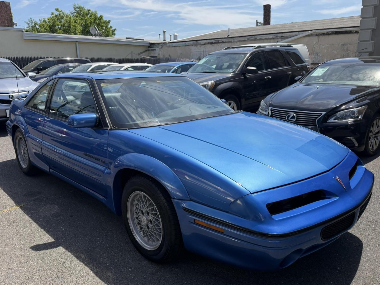 1994 BLUE /Gray Leather Pontiac Grand Prix SE coupe (1G2WJ12M0RF) with an 3.1L V6 OHV 12V engine, 4-Speed Automatic Overdrive transmission, located at 1018 Brunswick Ave, Trenton, NJ, 08638, (609) 989-0900, 40.240086, -74.748085 - Look at this Blast from the past! This Grand Prix is in amazing condition and ready for the next Pontiac enthusiast to come take her away!! Recently serviced and ready to go, Call Anthony to set up appt. to see this rare vehicle.609-273-5100.- Photo#2