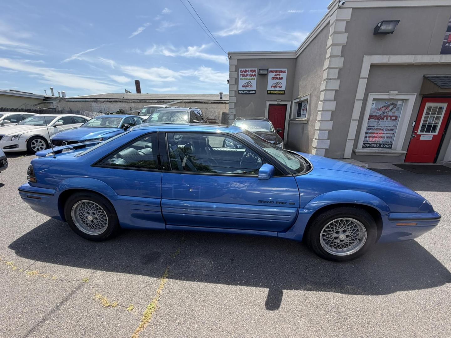 1994 BLUE /Gray Leather Pontiac Grand Prix SE coupe (1G2WJ12M0RF) with an 3.1L V6 OHV 12V engine, 4-Speed Automatic Overdrive transmission, located at 1018 Brunswick Ave, Trenton, NJ, 08638, (609) 989-0900, 40.240086, -74.748085 - Look at this Blast from the past! This Grand Prix is in amazing condition and ready for the next Pontiac enthusiast to come take her away!! Recently serviced and ready to go, Call Anthony to set up appt. to see this rare vehicle.609-273-5100.- Photo#5