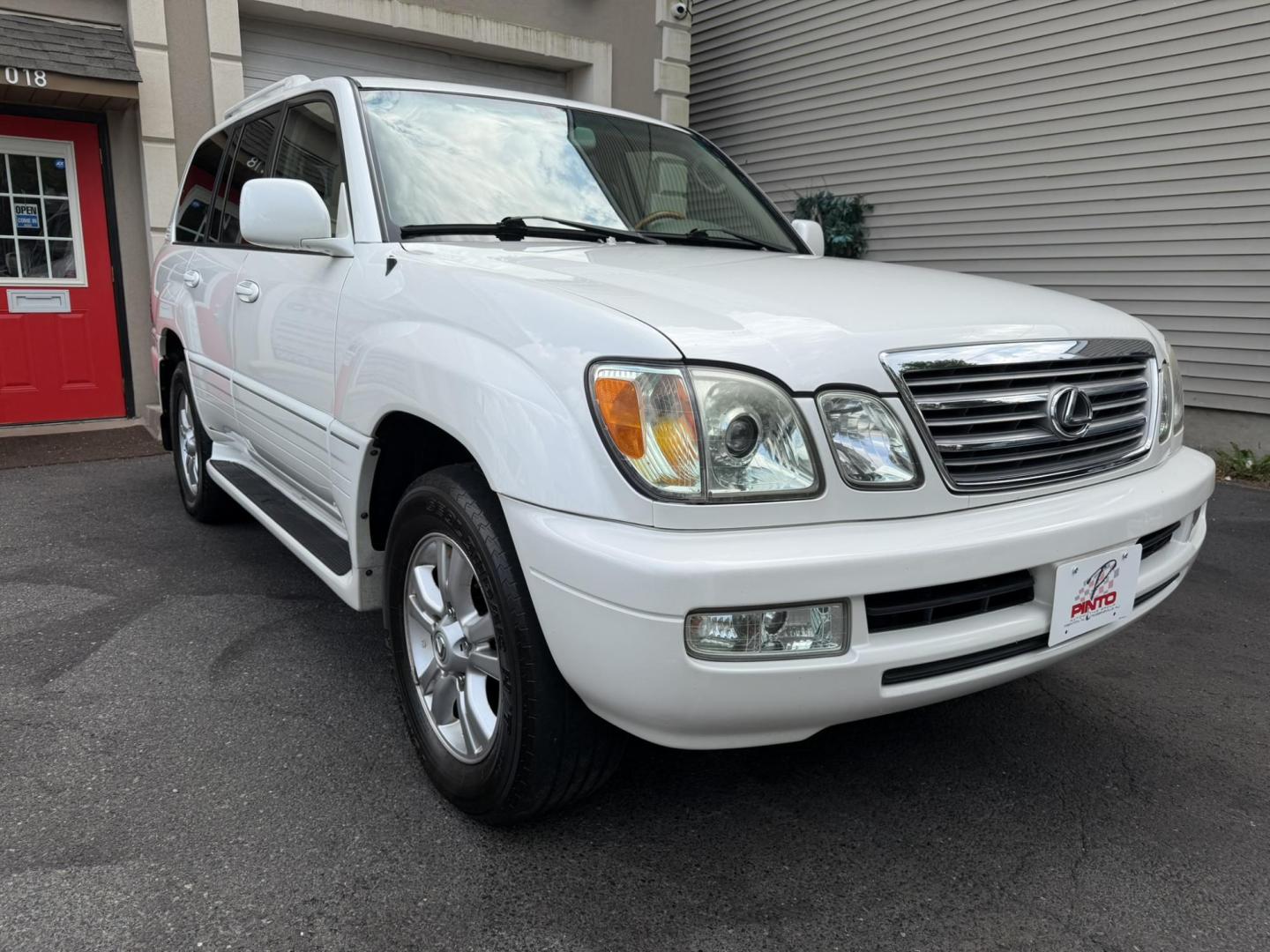 2004 White /Tan Leather Lexus LX 470 Sport Utility (JTJHT00W043) with an 4.7L V8 DOHC 32V engine, 5-Speed Automatic Overdrive transmission, located at 1018 Brunswick Ave, Trenton, NJ, 08638, (609) 989-0900, 40.240086, -74.748085 - Here is a really Rare 1 owner Lexus SUV! Freshly detailed and serviced and ready for another 100k or more miles! Lots of consistent service history on this LX470! Please call Anthony to set an appt. as this will not last long on the lot! 609-273-5100- Photo#3