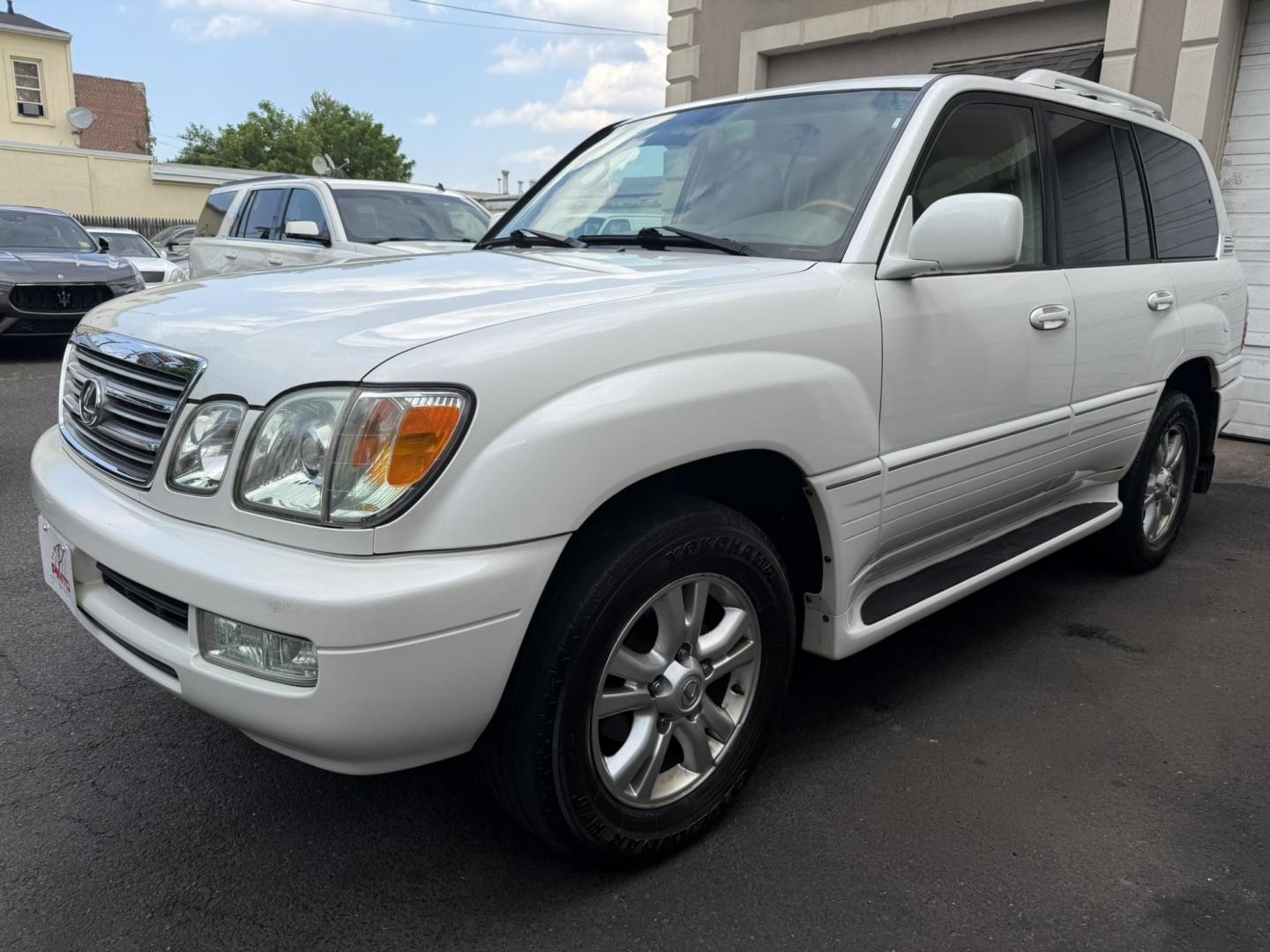 2004 White /Tan Leather Lexus LX 470 Sport Utility (JTJHT00W043) with an 4.7L V8 DOHC 32V engine, 5-Speed Automatic Overdrive transmission, located at 1018 Brunswick Ave, Trenton, NJ, 08638, (609) 989-0900, 40.240086, -74.748085 - Here is a really Rare 1 owner Lexus SUV! Freshly detailed and serviced and ready for another 100k or more miles! Lots of consistent service history on this LX470! Please call Anthony to set an appt. as this will not last long on the lot! 609-273-5100- Photo#9