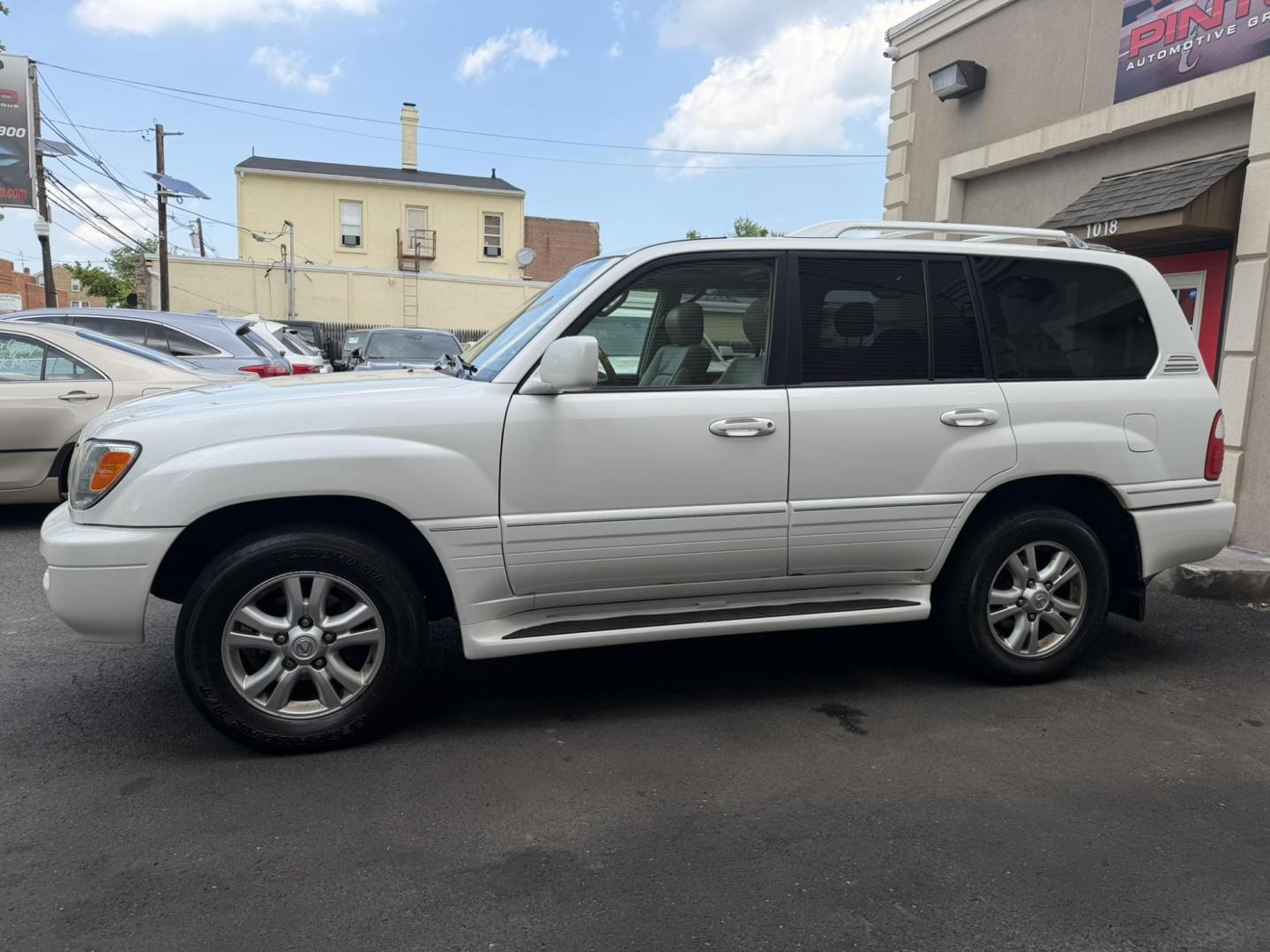 2004 White /Tan Leather Lexus LX 470 Sport Utility (JTJHT00W043) with an 4.7L V8 DOHC 32V engine, 5-Speed Automatic Overdrive transmission, located at 1018 Brunswick Ave, Trenton, NJ, 08638, (609) 989-0900, 40.240086, -74.748085 - Here is a really Rare 1 owner Lexus SUV! Freshly detailed and serviced and ready for another 100k or more miles! Lots of consistent service history on this LX470! Please call Anthony to set an appt. as this will not last long on the lot! 609-273-5100- Photo#1