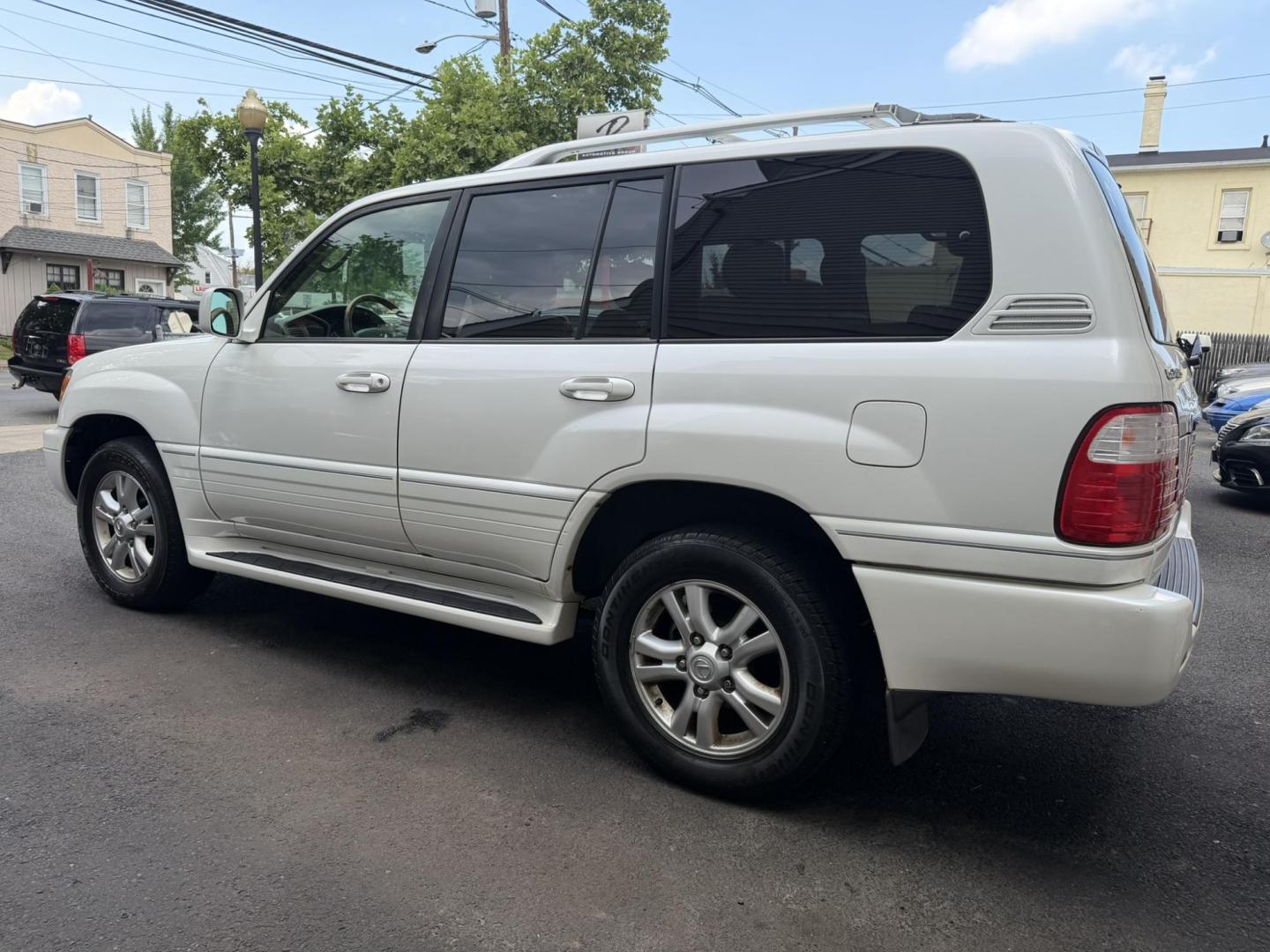 2004 White /Tan Leather Lexus LX 470 Sport Utility (JTJHT00W043) with an 4.7L V8 DOHC 32V engine, 5-Speed Automatic Overdrive transmission, located at 1018 Brunswick Ave, Trenton, NJ, 08638, (609) 989-0900, 40.240086, -74.748085 - Here is a really Rare 1 owner Lexus SUV! Freshly detailed and serviced and ready for another 100k or more miles! Lots of consistent service history on this LX470! Please call Anthony to set an appt. as this will not last long on the lot! 609-273-5100- Photo#10