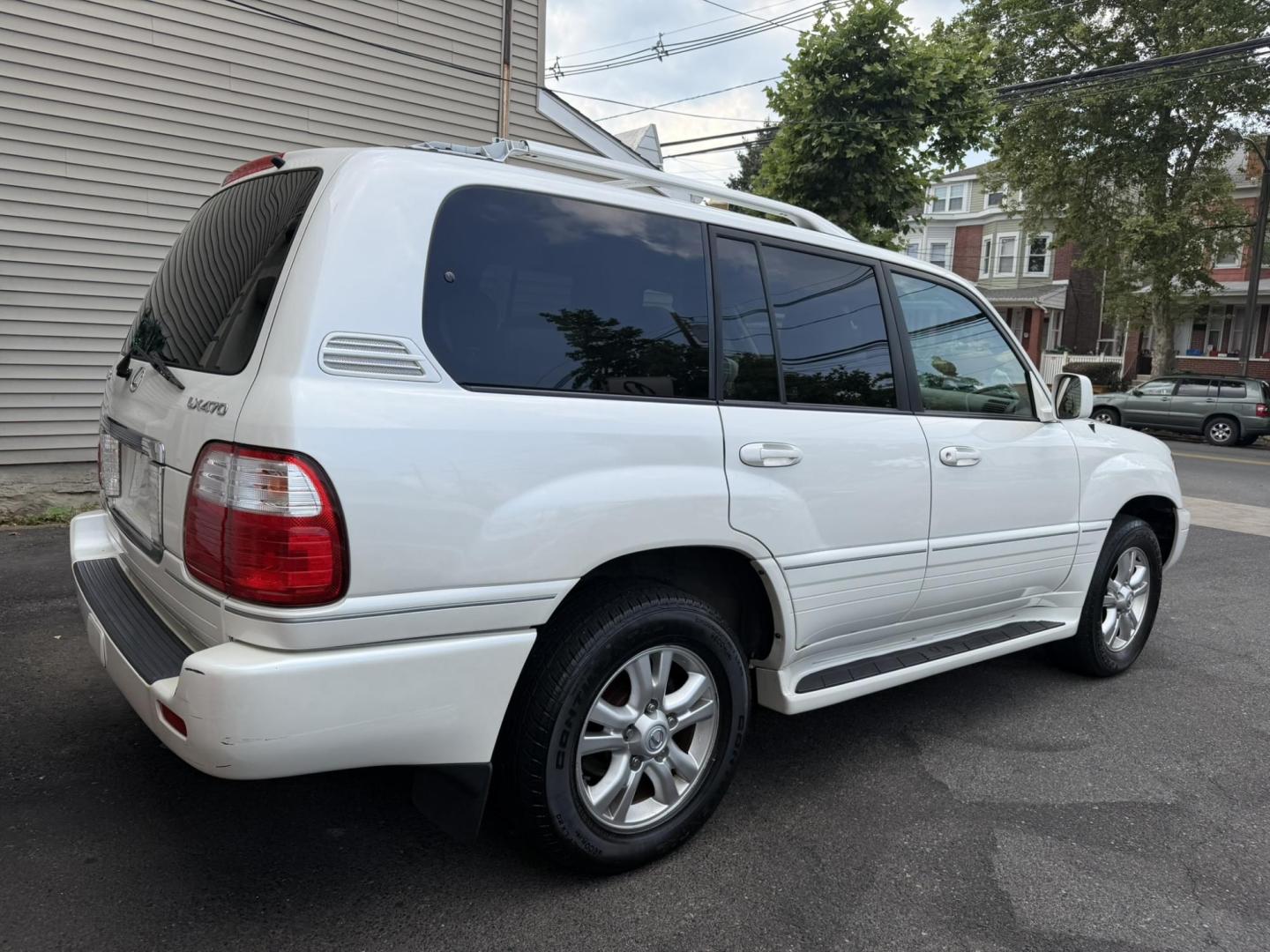 2004 White /Tan Leather Lexus LX 470 Sport Utility (JTJHT00W043) with an 4.7L V8 DOHC 32V engine, 5-Speed Automatic Overdrive transmission, located at 1018 Brunswick Ave, Trenton, NJ, 08638, (609) 989-0900, 40.240086, -74.748085 - Here is a really Rare 1 owner Lexus SUV! Freshly detailed and serviced and ready for another 100k or more miles! Lots of consistent service history on this LX470! Please call Anthony to set an appt. as this will not last long on the lot! 609-273-5100- Photo#12