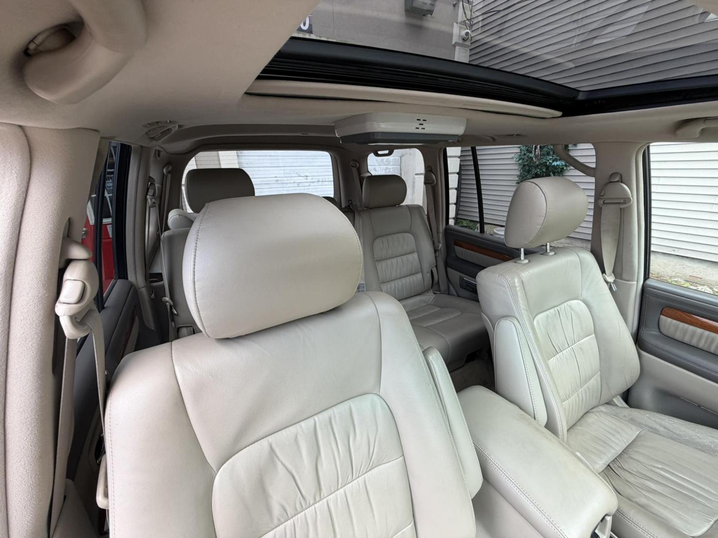 2004 White /Tan Leather Lexus LX 470 Sport Utility (JTJHT00W043) with an 4.7L V8 DOHC 32V engine, 5-Speed Automatic Overdrive transmission, located at 1018 Brunswick Ave, Trenton, NJ, 08638, (609) 989-0900, 40.240086, -74.748085 - Here is a really Rare 1 owner Lexus SUV! Freshly detailed and serviced and ready for another 100k or more miles! Lots of consistent service history on this LX470! Please call Anthony to set an appt. as this will not last long on the lot! 609-273-5100- Photo#17