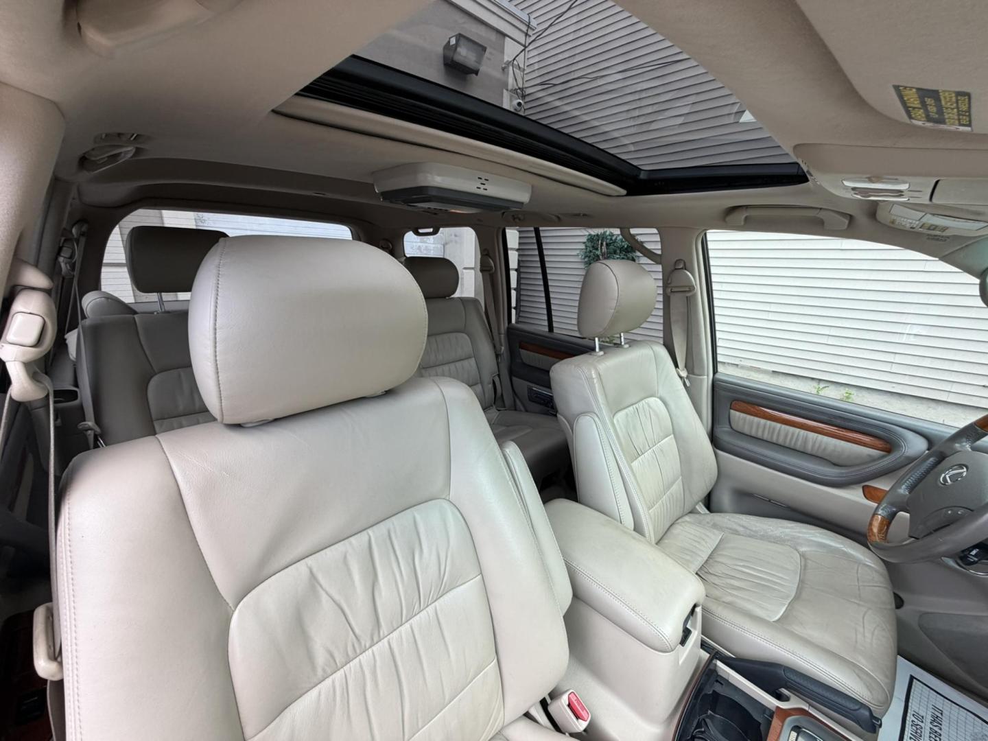 2004 White /Tan Leather Lexus LX 470 Sport Utility (JTJHT00W043) with an 4.7L V8 DOHC 32V engine, 5-Speed Automatic Overdrive transmission, located at 1018 Brunswick Ave, Trenton, NJ, 08638, (609) 989-0900, 40.240086, -74.748085 - Here is a really Rare 1 owner Lexus SUV! Freshly detailed and serviced and ready for another 100k or more miles! Lots of consistent service history on this LX470! Please call Anthony to set an appt. as this will not last long on the lot! 609-273-5100- Photo#16