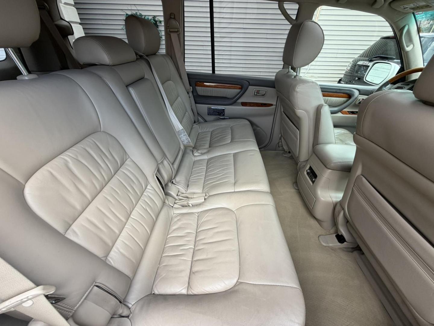 2004 White /Tan Leather Lexus LX 470 Sport Utility (JTJHT00W043) with an 4.7L V8 DOHC 32V engine, 5-Speed Automatic Overdrive transmission, located at 1018 Brunswick Ave, Trenton, NJ, 08638, (609) 989-0900, 40.240086, -74.748085 - Here is a really Rare 1 owner Lexus SUV! Freshly detailed and serviced and ready for another 100k or more miles! Lots of consistent service history on this LX470! Please call Anthony to set an appt. as this will not last long on the lot! 609-273-5100- Photo#23