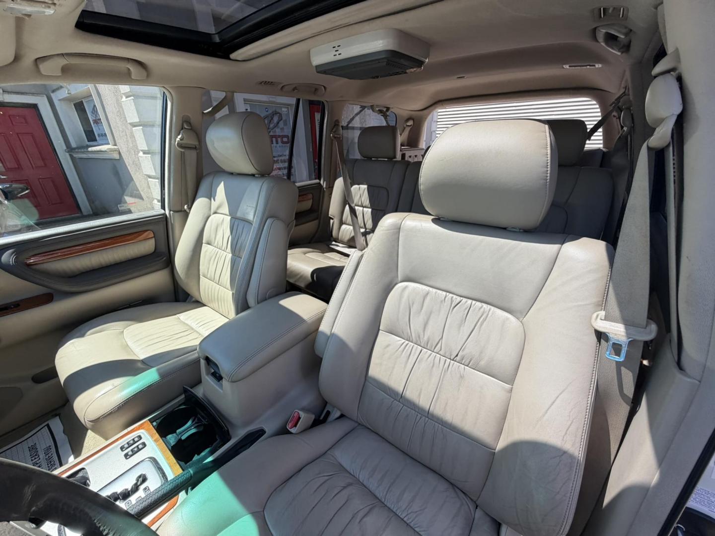 2004 White /Tan Leather Lexus LX 470 Sport Utility (JTJHT00W043) with an 4.7L V8 DOHC 32V engine, 5-Speed Automatic Overdrive transmission, located at 1018 Brunswick Ave, Trenton, NJ, 08638, (609) 989-0900, 40.240086, -74.748085 - Here is a really Rare 1 owner Lexus SUV! Freshly detailed and serviced and ready for another 100k or more miles! Lots of consistent service history on this LX470! Please call Anthony to set an appt. as this will not last long on the lot! 609-273-5100- Photo#31