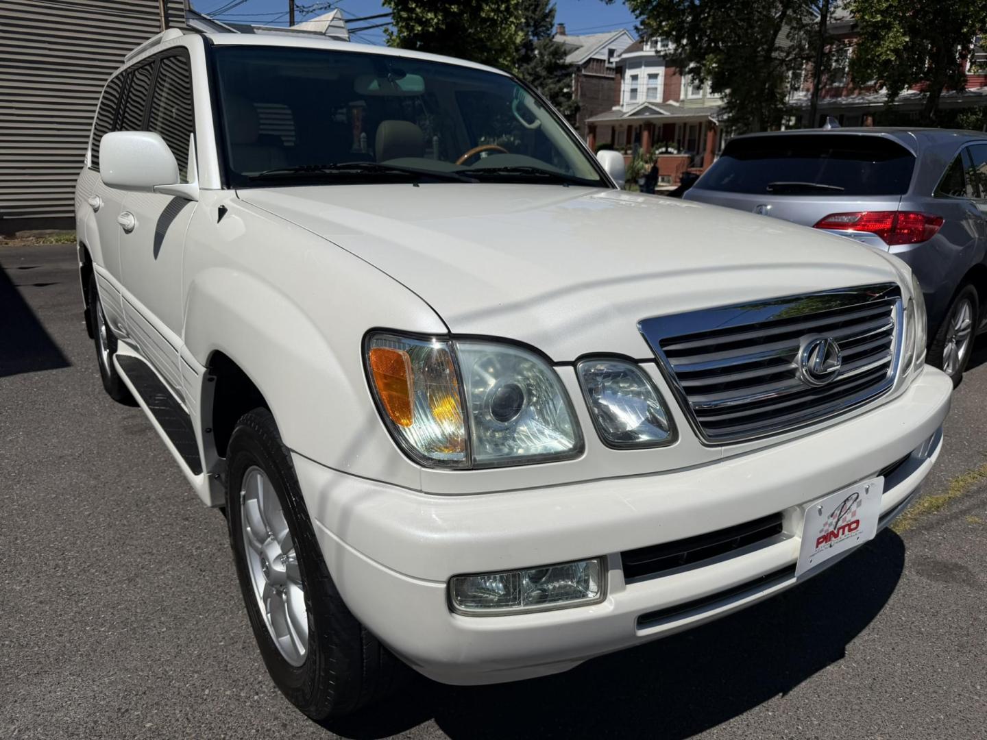 2004 White /Tan Leather Lexus LX 470 Sport Utility (JTJHT00W043) with an 4.7L V8 DOHC 32V engine, 5-Speed Automatic Overdrive transmission, located at 1018 Brunswick Ave, Trenton, NJ, 08638, (609) 989-0900, 40.240086, -74.748085 - Here is a really Rare 1 owner Lexus SUV! Freshly detailed and serviced and ready for another 100k or more miles! Lots of consistent service history on this LX470! Please call Anthony to set an appt. as this will not last long on the lot! 609-273-5100- Photo#32