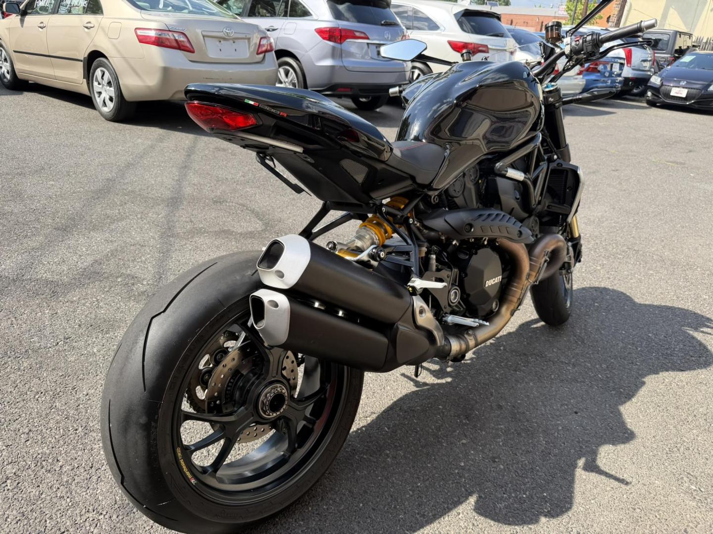 2017 BLACK Ducati Monster 1200 R - (ZDM1RBZW2HB) , located at 1018 Brunswick Ave, Trenton, NJ, 08638, (609) 989-0900, 40.240086, -74.748085 - This 1200R is like new in every way! Only 1500 miles and ready to g o! Financing is available so Call Anthony to set up an appt. to see it, 609-273-5100- Photo#5