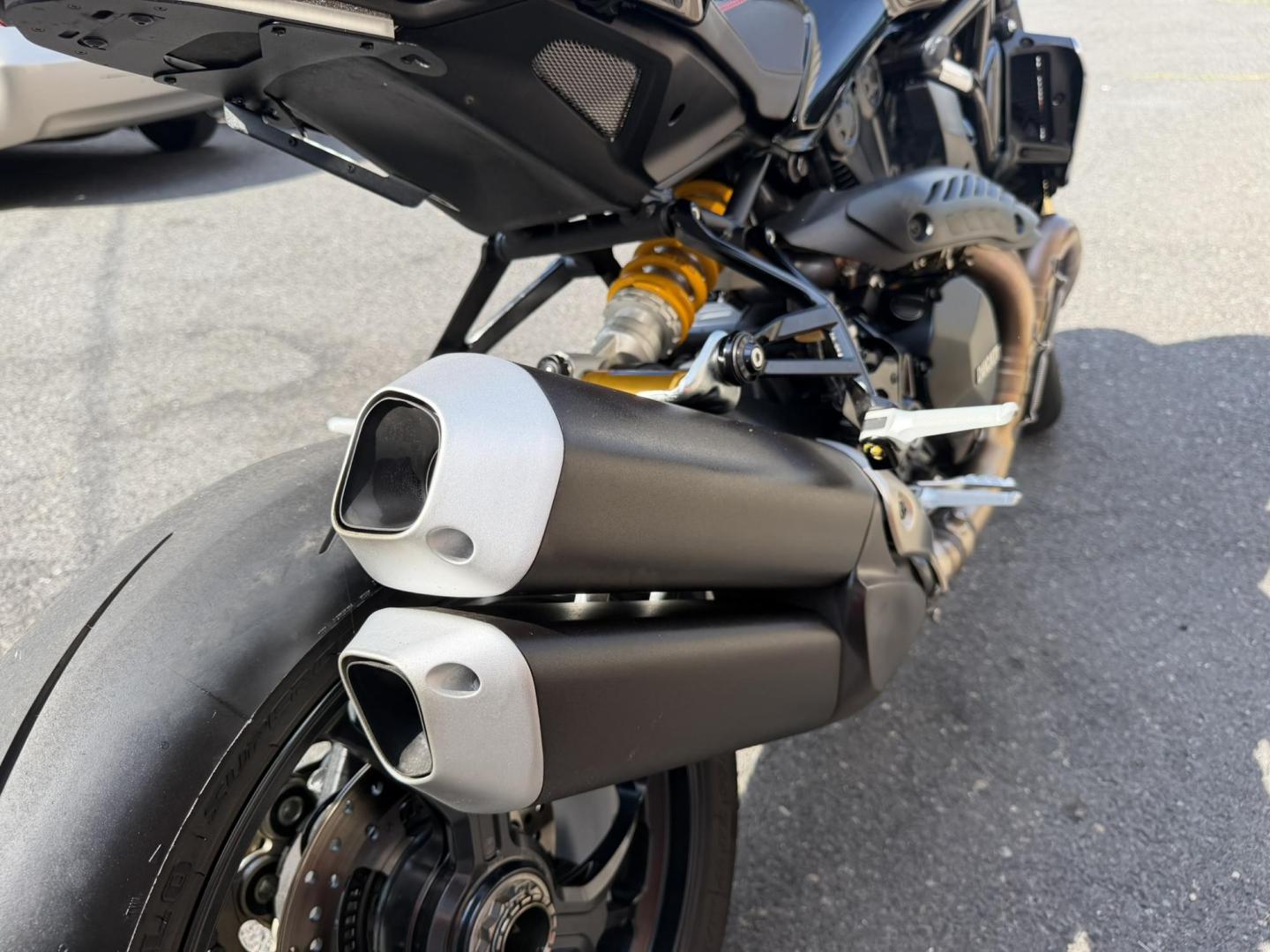 2017 BLACK Ducati Monster 1200 R - (ZDM1RBZW2HB) , located at 1018 Brunswick Ave, Trenton, NJ, 08638, (609) 989-0900, 40.240086, -74.748085 - This 1200R is like new in every way! Only 1500 miles and ready to g o! Financing is available so Call Anthony to set up an appt. to see it, 609-273-5100- Photo#6