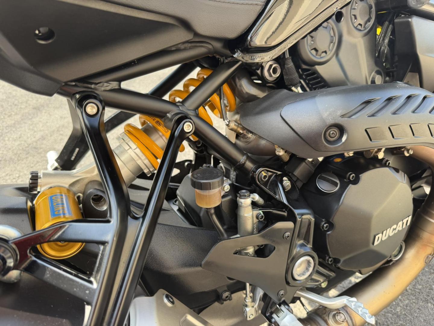 2017 BLACK Ducati Monster 1200 R - (ZDM1RBZW2HB) , located at 1018 Brunswick Ave, Trenton, NJ, 08638, (609) 989-0900, 40.240086, -74.748085 - This 1200R is like new in every way! Only 1500 miles and ready to g o! Financing is available so Call Anthony to set up an appt. to see it, 609-273-5100- Photo#7