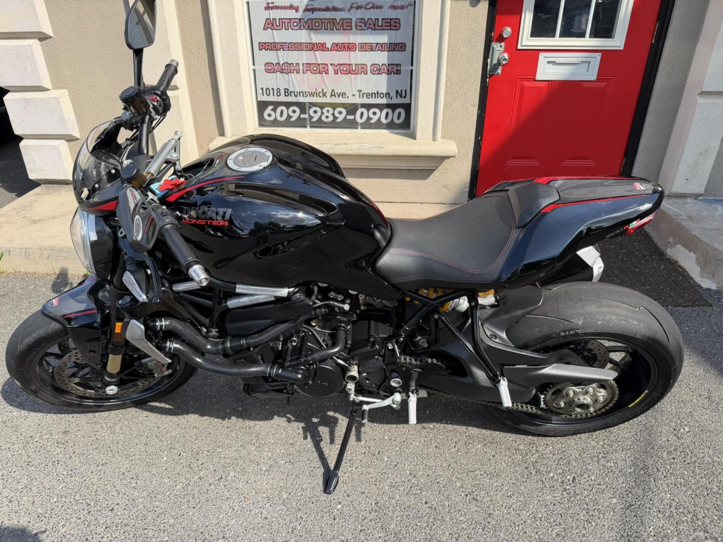 2017 BLACK Ducati Monster 1200 R - (ZDM1RBZW2HB) , located at 1018 Brunswick Ave, Trenton, NJ, 08638, (609) 989-0900, 40.240086, -74.748085 - This 1200R is like new in every way! Only 1500 miles and ready to g o! Financing is available so Call Anthony to set up an appt. to see it, 609-273-5100- Photo#9
