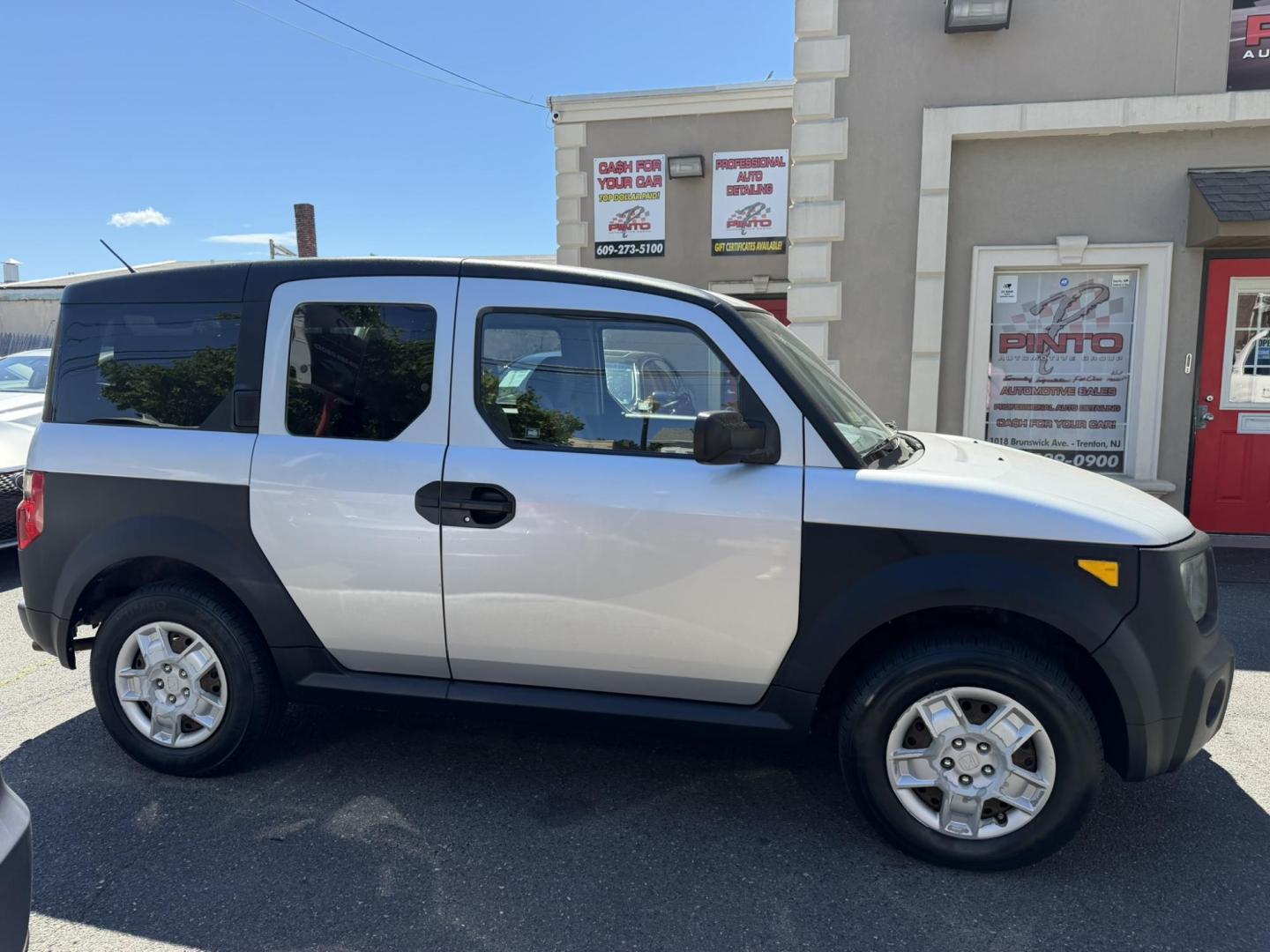2007 SILVER /Black/gray Honda Element LX 4WD AT (5J6YH28337L) with an 2.4L L4 DOHC 16V engine, 5-Speed Automatic Overdrive transmission, located at 1018 Brunswick Ave, Trenton, NJ, 08638, (609) 989-0900, 40.240086, -74.748085- Photo#1