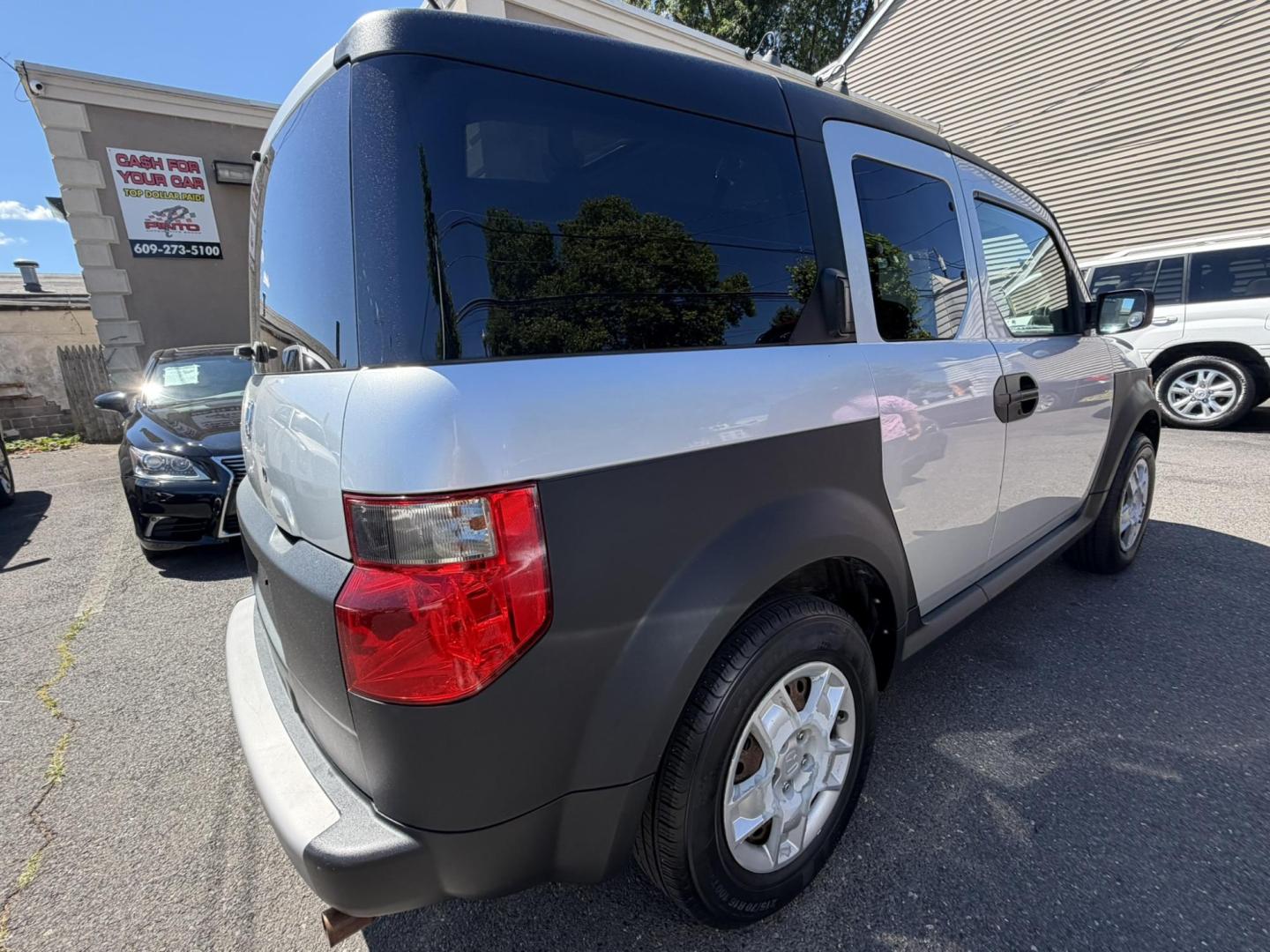 2007 SILVER /Black/gray Honda Element LX 4WD AT (5J6YH28337L) with an 2.4L L4 DOHC 16V engine, 5-Speed Automatic Overdrive transmission, located at 1018 Brunswick Ave, Trenton, NJ, 08638, (609) 989-0900, 40.240086, -74.748085- Photo#9