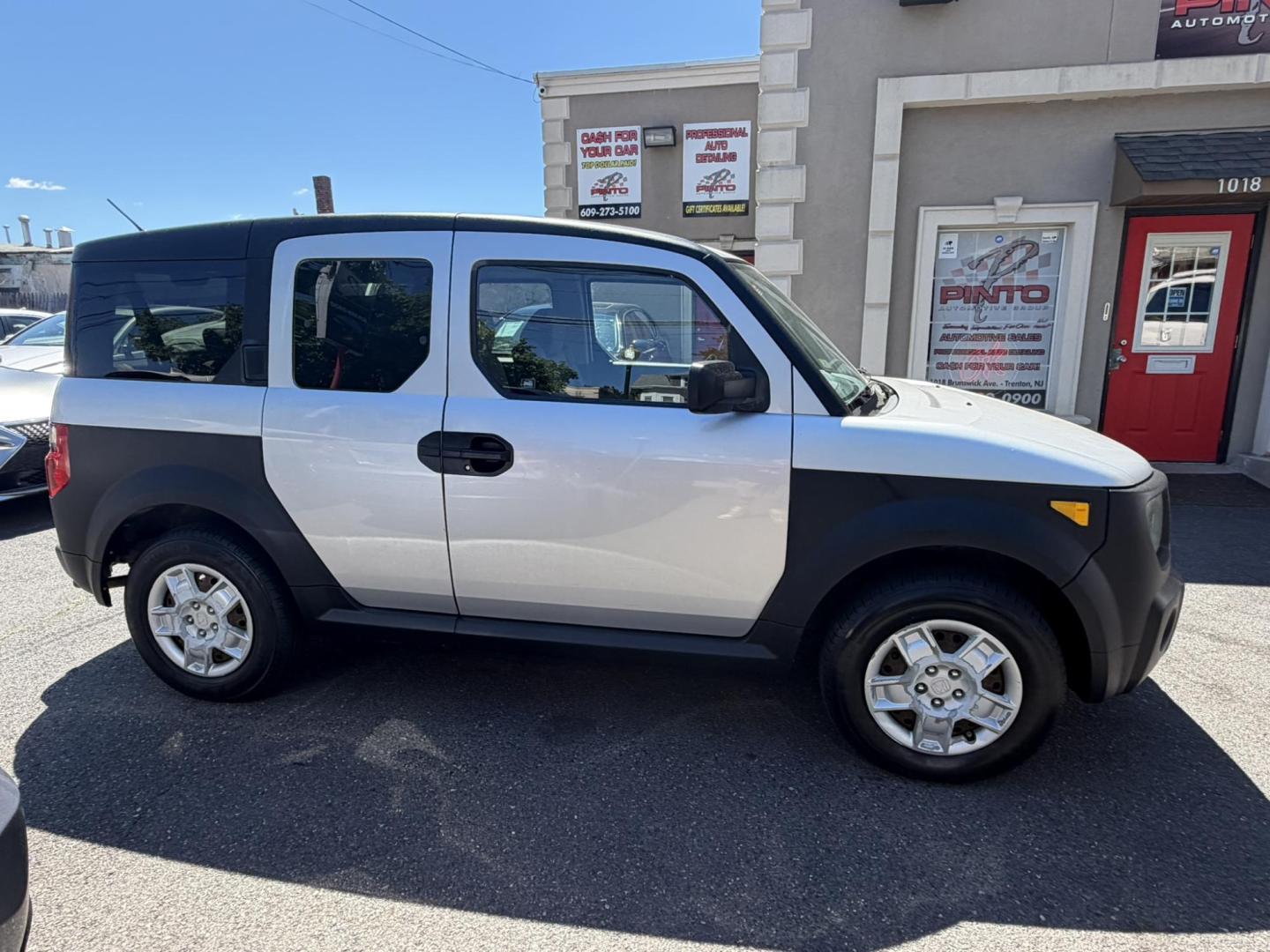 2007 SILVER /Black/gray Honda Element LX 4WD AT (5J6YH28337L) with an 2.4L L4 DOHC 16V engine, 5-Speed Automatic Overdrive transmission, located at 1018 Brunswick Ave, Trenton, NJ, 08638, (609) 989-0900, 40.240086, -74.748085- Photo#14