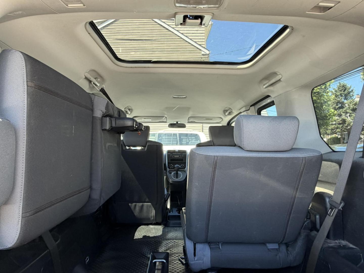 2007 SILVER /Black/gray Honda Element LX 4WD AT (5J6YH28337L) with an 2.4L L4 DOHC 16V engine, 5-Speed Automatic Overdrive transmission, located at 1018 Brunswick Ave, Trenton, NJ, 08638, (609) 989-0900, 40.240086, -74.748085- Photo#21