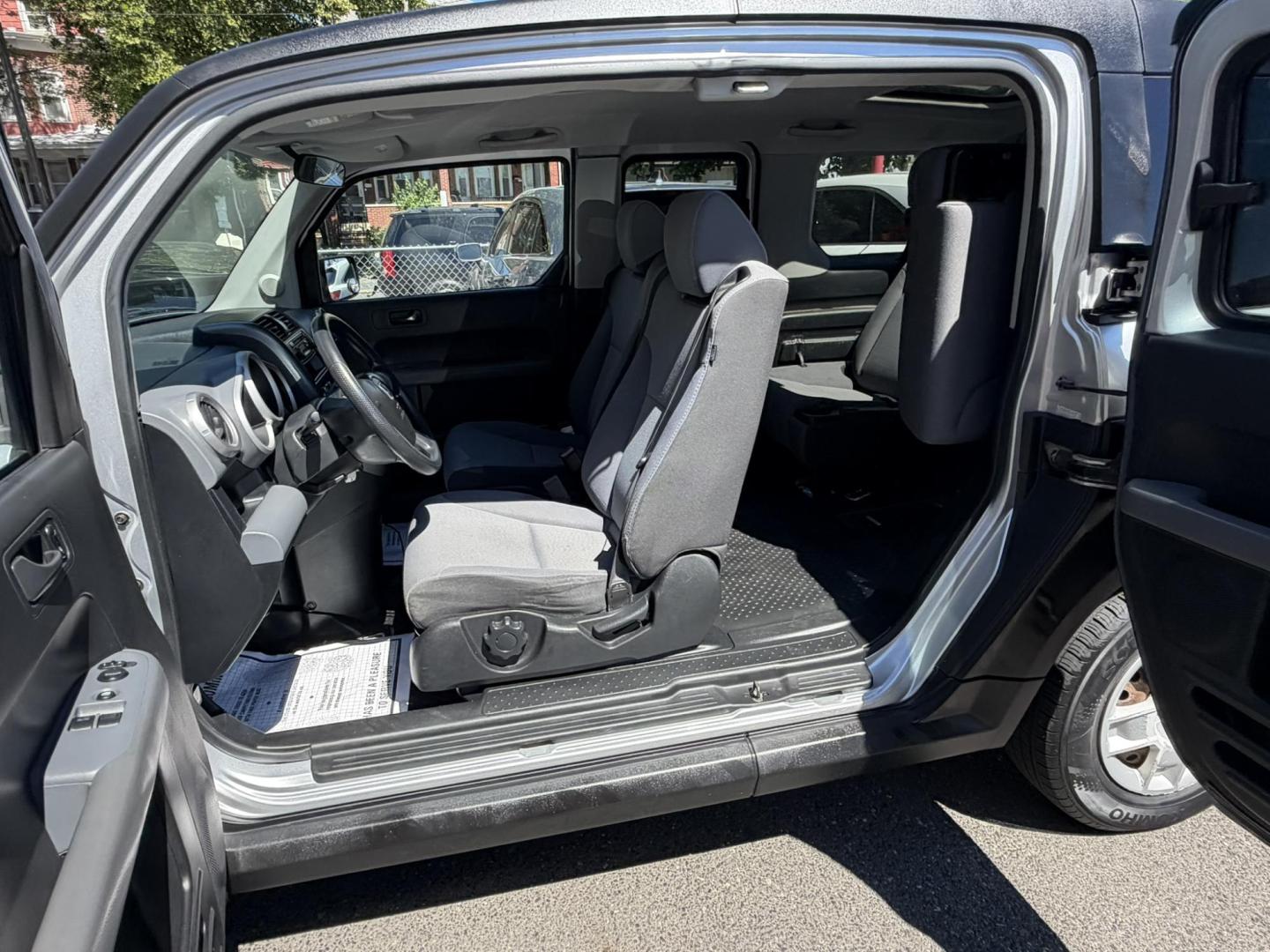 2007 SILVER /Black/gray Honda Element LX 4WD AT (5J6YH28337L) with an 2.4L L4 DOHC 16V engine, 5-Speed Automatic Overdrive transmission, located at 1018 Brunswick Ave, Trenton, NJ, 08638, (609) 989-0900, 40.240086, -74.748085- Photo#24