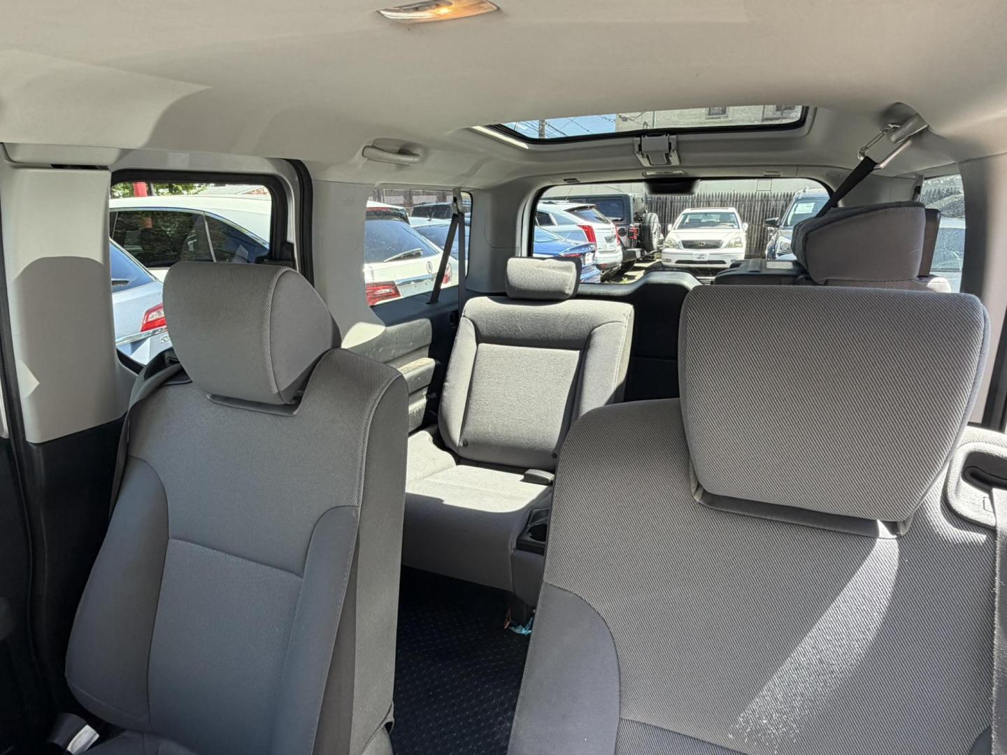2007 SILVER /Black/gray Honda Element LX 4WD AT (5J6YH28337L) with an 2.4L L4 DOHC 16V engine, 5-Speed Automatic Overdrive transmission, located at 1018 Brunswick Ave, Trenton, NJ, 08638, (609) 989-0900, 40.240086, -74.748085- Photo#26