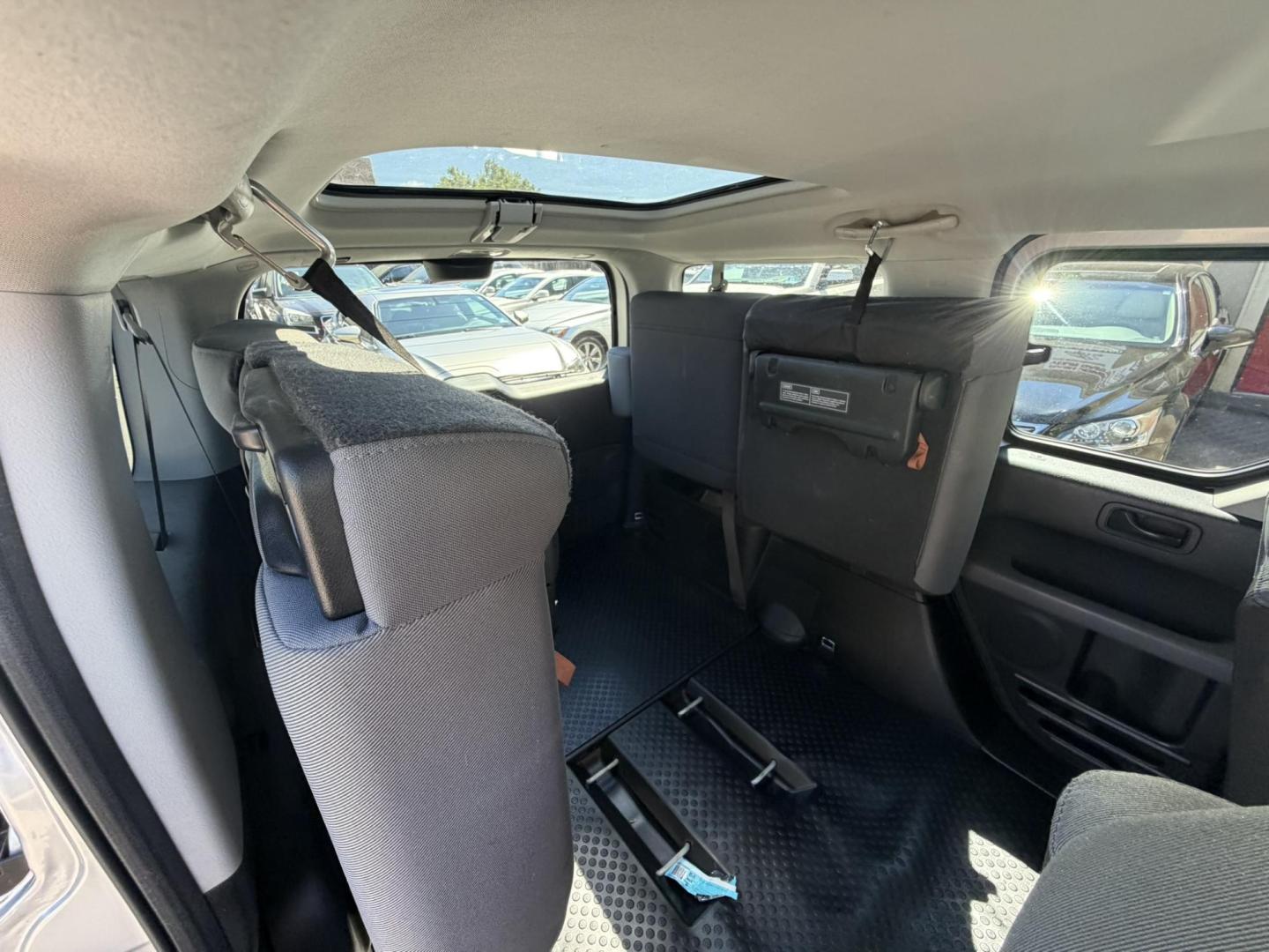 2007 SILVER /Black/gray Honda Element LX 4WD AT (5J6YH28337L) with an 2.4L L4 DOHC 16V engine, 5-Speed Automatic Overdrive transmission, located at 1018 Brunswick Ave, Trenton, NJ, 08638, (609) 989-0900, 40.240086, -74.748085- Photo#31