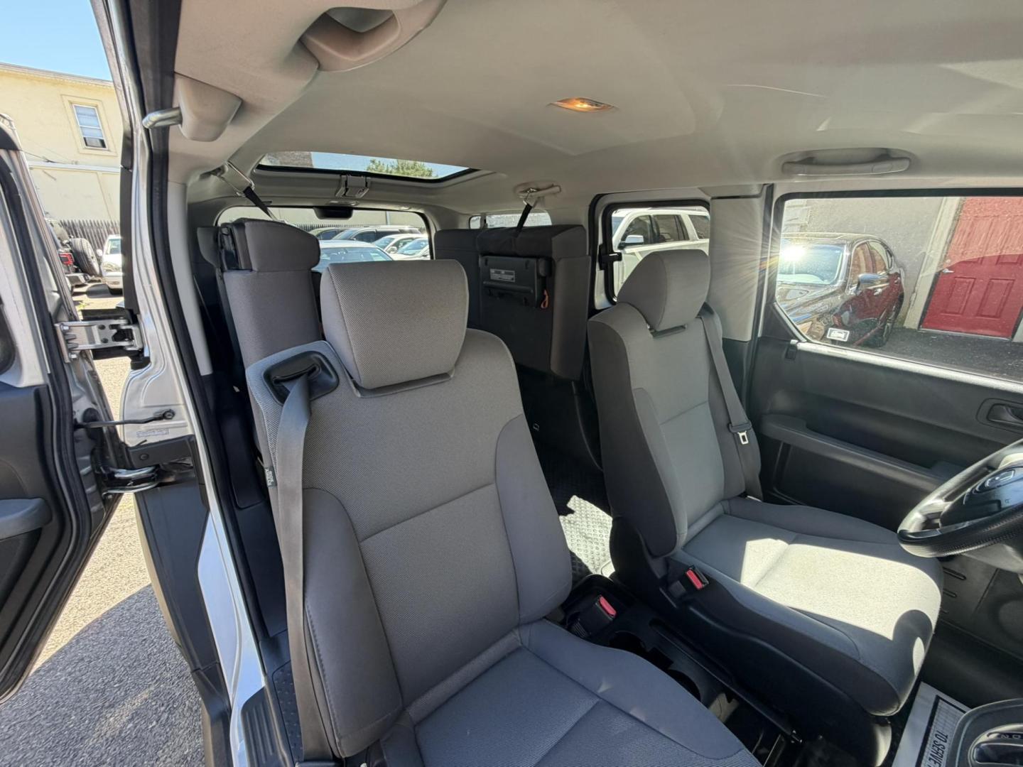 2007 SILVER /Black/gray Honda Element LX 4WD AT (5J6YH28337L) with an 2.4L L4 DOHC 16V engine, 5-Speed Automatic Overdrive transmission, located at 1018 Brunswick Ave, Trenton, NJ, 08638, (609) 989-0900, 40.240086, -74.748085- Photo#30