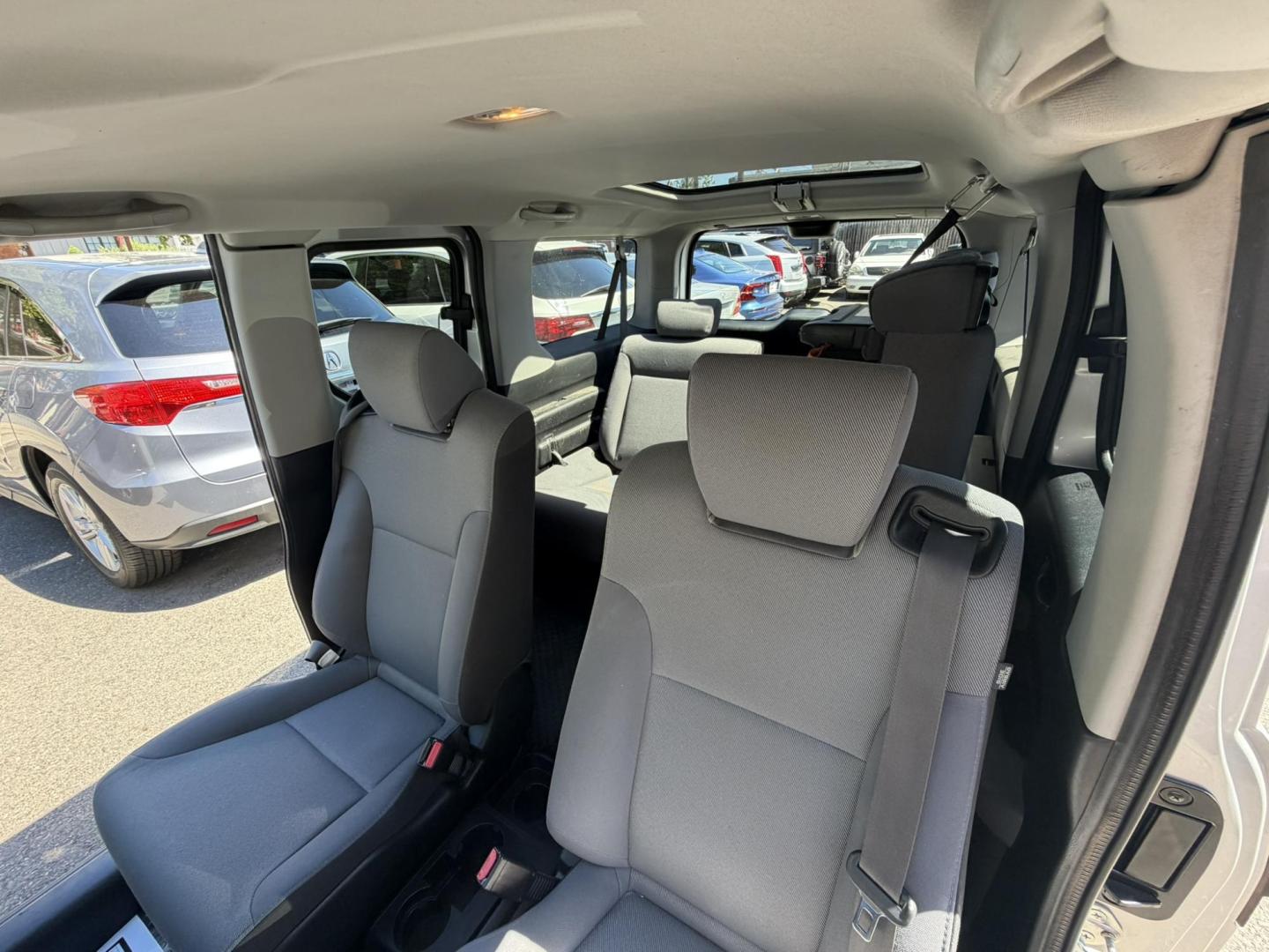 2007 SILVER /Black/gray Honda Element LX 4WD AT (5J6YH28337L) with an 2.4L L4 DOHC 16V engine, 5-Speed Automatic Overdrive transmission, located at 1018 Brunswick Ave, Trenton, NJ, 08638, (609) 989-0900, 40.240086, -74.748085- Photo#33