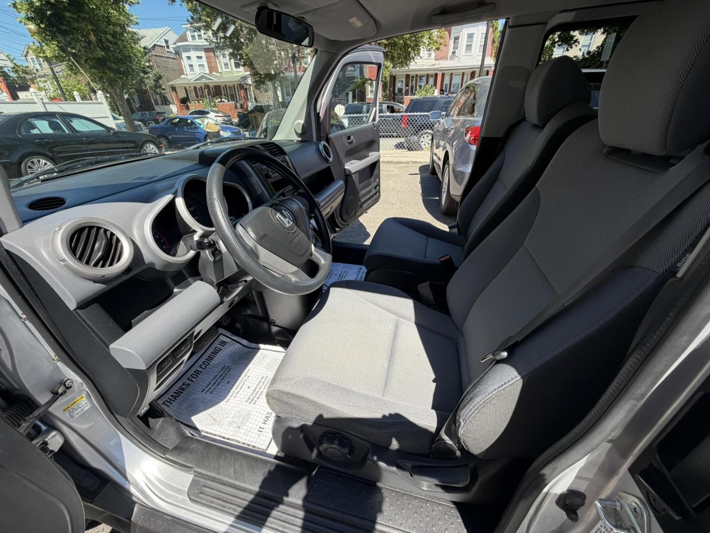 2007 SILVER /Black/gray Honda Element LX 4WD AT (5J6YH28337L) with an 2.4L L4 DOHC 16V engine, 5-Speed Automatic Overdrive transmission, located at 1018 Brunswick Ave, Trenton, NJ, 08638, (609) 989-0900, 40.240086, -74.748085- Photo#32