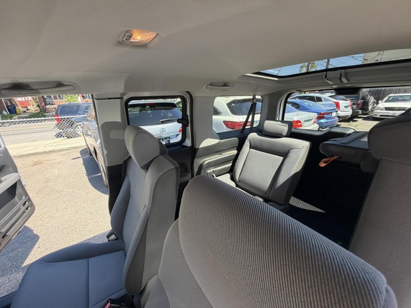 2007 SILVER /Black/gray Honda Element LX 4WD AT (5J6YH28337L) with an 2.4L L4 DOHC 16V engine, 5-Speed Automatic Overdrive transmission, located at 1018 Brunswick Ave, Trenton, NJ, 08638, (609) 989-0900, 40.240086, -74.748085- Photo#37