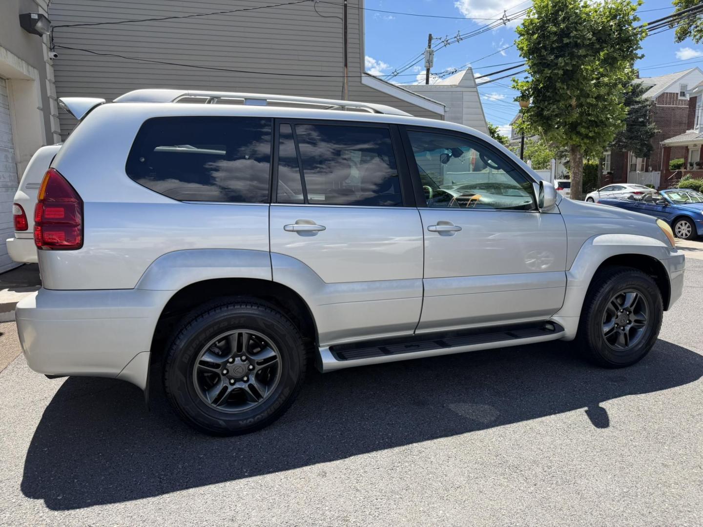 2005 SILVER /Gray Leather Lexus GX 470 Sport Utility (JTJBT20X350) with an 4.7L V8 DOHC 32V engine, 5-Speed Automatic Overdrive transmission, located at 1018 Brunswick Ave, Trenton, NJ, 08638, (609) 989-0900, 40.240086, -74.748085 - A real nice 1 owner Lexus GX that has been well maintained since new! Recently serviced and detailed and ready to go. This one will not last long at all. Please call Anthony to set up an appointment 609-273-5100- Photo#3