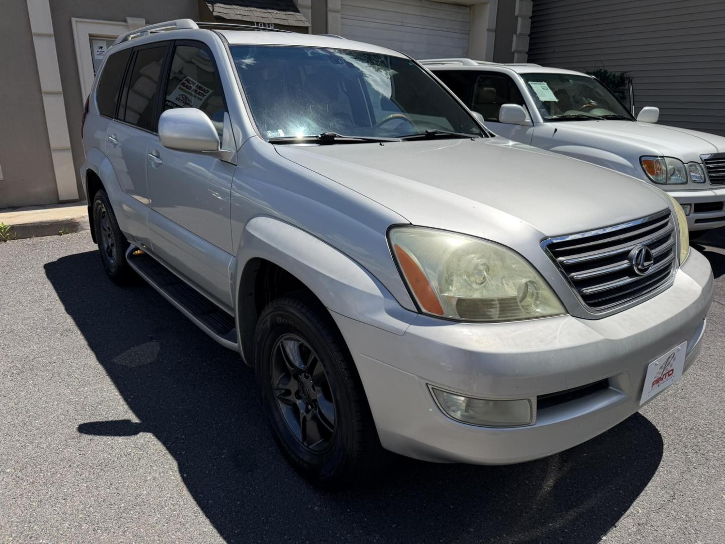 2005 SILVER /Gray Leather Lexus GX 470 Sport Utility (JTJBT20X350) with an 4.7L V8 DOHC 32V engine, 5-Speed Automatic Overdrive transmission, located at 1018 Brunswick Ave, Trenton, NJ, 08638, (609) 989-0900, 40.240086, -74.748085 - A real nice 1 owner Lexus GX that has been well maintained since new! Recently serviced and detailed and ready to go. This one will not last long at all. Please call Anthony to set up an appointment 609-273-5100- Photo#7