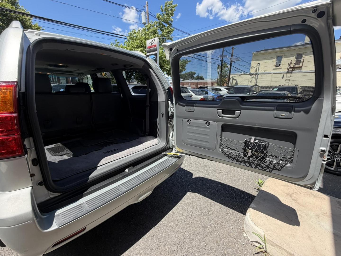 2005 SILVER /Gray Leather Lexus GX 470 Sport Utility (JTJBT20X350) with an 4.7L V8 DOHC 32V engine, 5-Speed Automatic Overdrive transmission, located at 1018 Brunswick Ave, Trenton, NJ, 08638, (609) 989-0900, 40.240086, -74.748085 - A real nice 1 owner Lexus GX that has been well maintained since new! Recently serviced and detailed and ready to go. This one will not last long at all. Please call Anthony to set up an appointment 609-273-5100- Photo#20