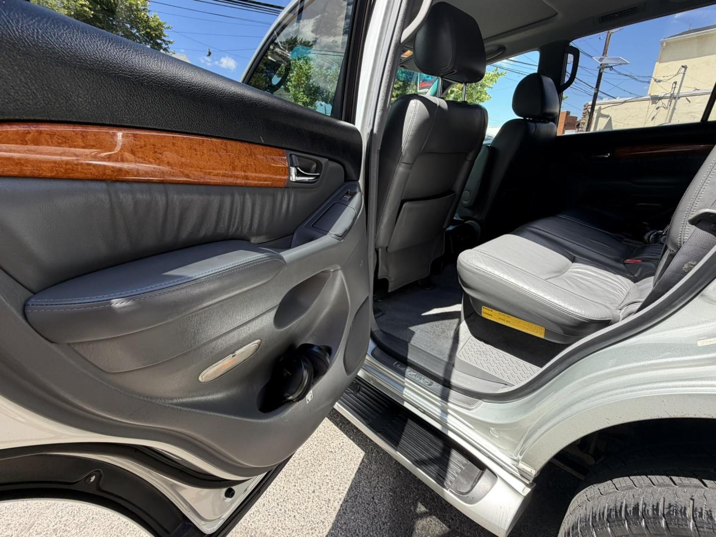 2005 SILVER /Gray Leather Lexus GX 470 Sport Utility (JTJBT20X350) with an 4.7L V8 DOHC 32V engine, 5-Speed Automatic Overdrive transmission, located at 1018 Brunswick Ave, Trenton, NJ, 08638, (609) 989-0900, 40.240086, -74.748085 - A real nice 1 owner Lexus GX that has been well maintained since new! Recently serviced and detailed and ready to go. This one will not last long at all. Please call Anthony to set up an appointment 609-273-5100- Photo#22