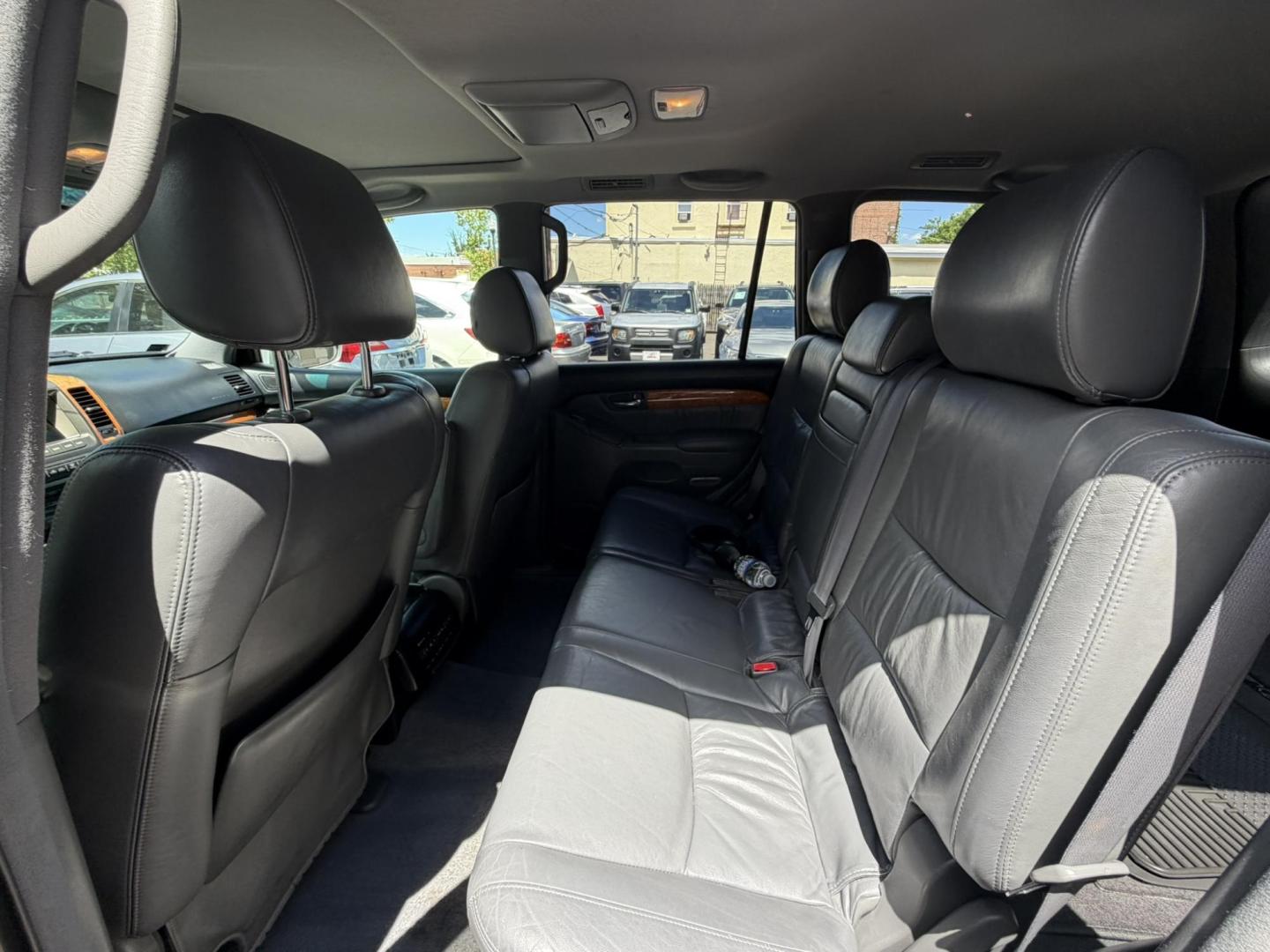2005 SILVER /Gray Leather Lexus GX 470 Sport Utility (JTJBT20X350) with an 4.7L V8 DOHC 32V engine, 5-Speed Automatic Overdrive transmission, located at 1018 Brunswick Ave, Trenton, NJ, 08638, (609) 989-0900, 40.240086, -74.748085 - A real nice 1 owner Lexus GX that has been well maintained since new! Recently serviced and detailed and ready to go. This one will not last long at all. Please call Anthony to set up an appointment 609-273-5100- Photo#23