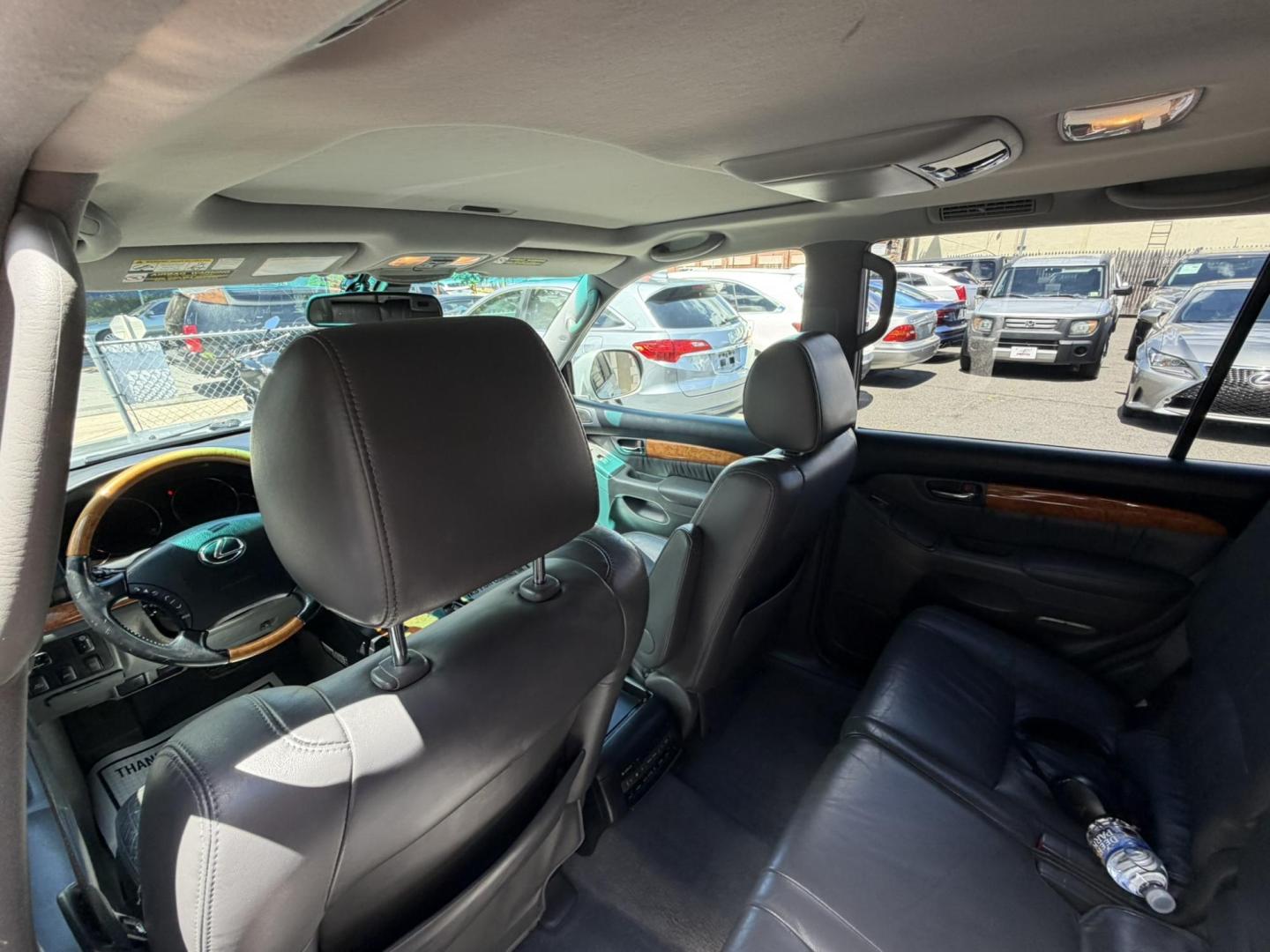2005 SILVER /Gray Leather Lexus GX 470 Sport Utility (JTJBT20X350) with an 4.7L V8 DOHC 32V engine, 5-Speed Automatic Overdrive transmission, located at 1018 Brunswick Ave, Trenton, NJ, 08638, (609) 989-0900, 40.240086, -74.748085 - A real nice 1 owner Lexus GX that has been well maintained since new! Recently serviced and detailed and ready to go. This one will not last long at all. Please call Anthony to set up an appointment 609-273-5100- Photo#24
